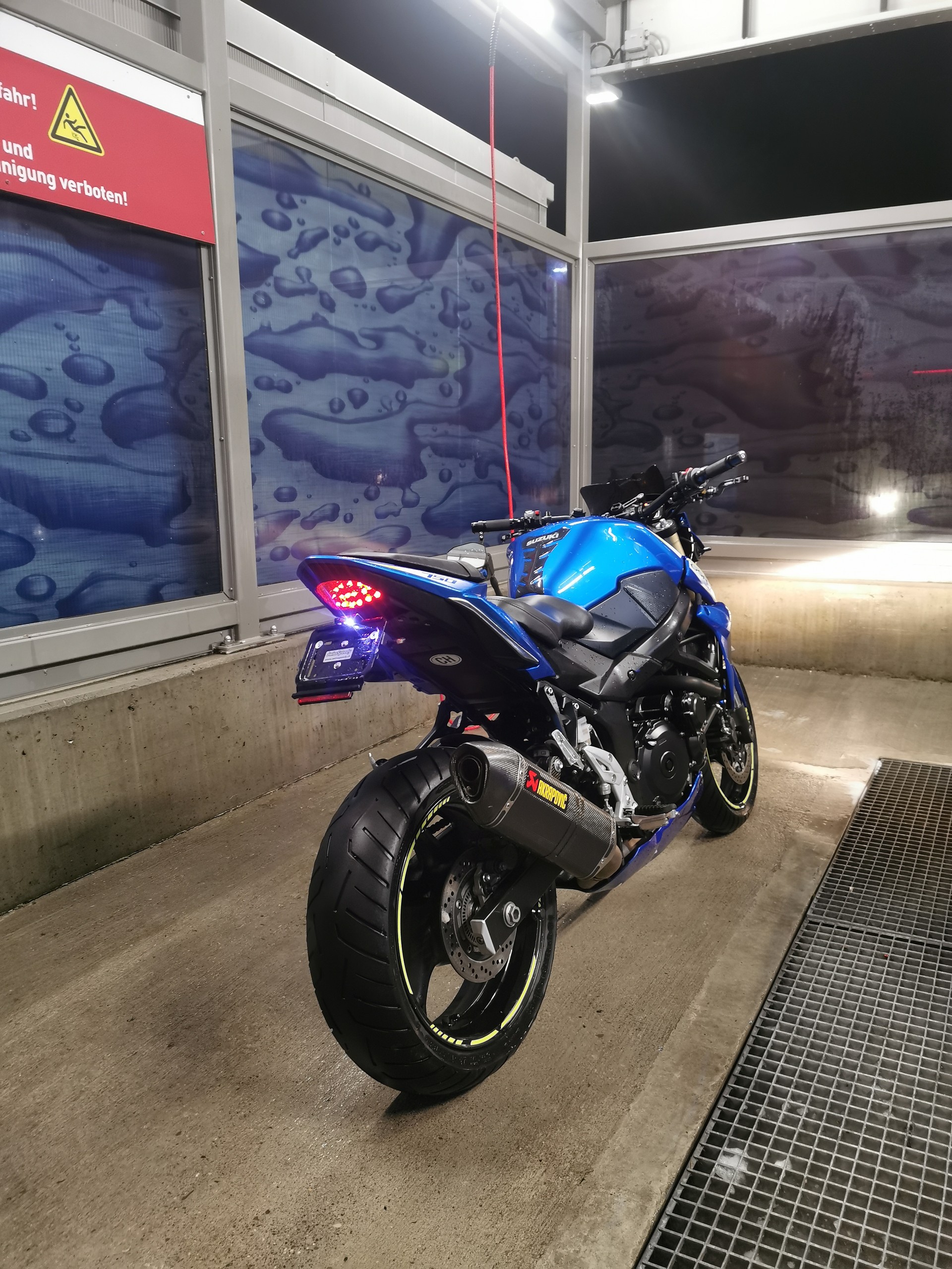 SUZUKI GSR 750 ABS-image-3