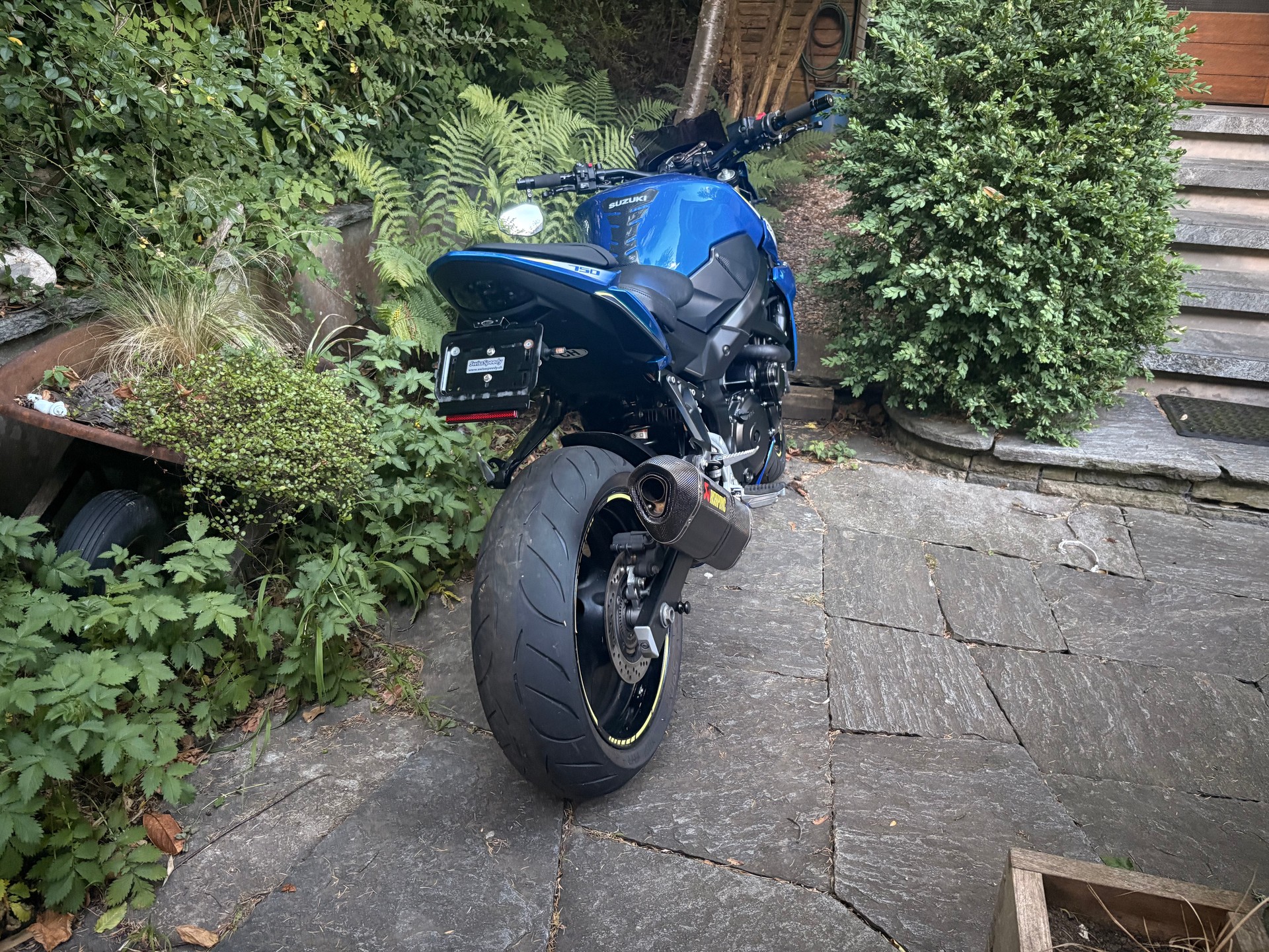 SUZUKI GSR 750 ABS-image-1