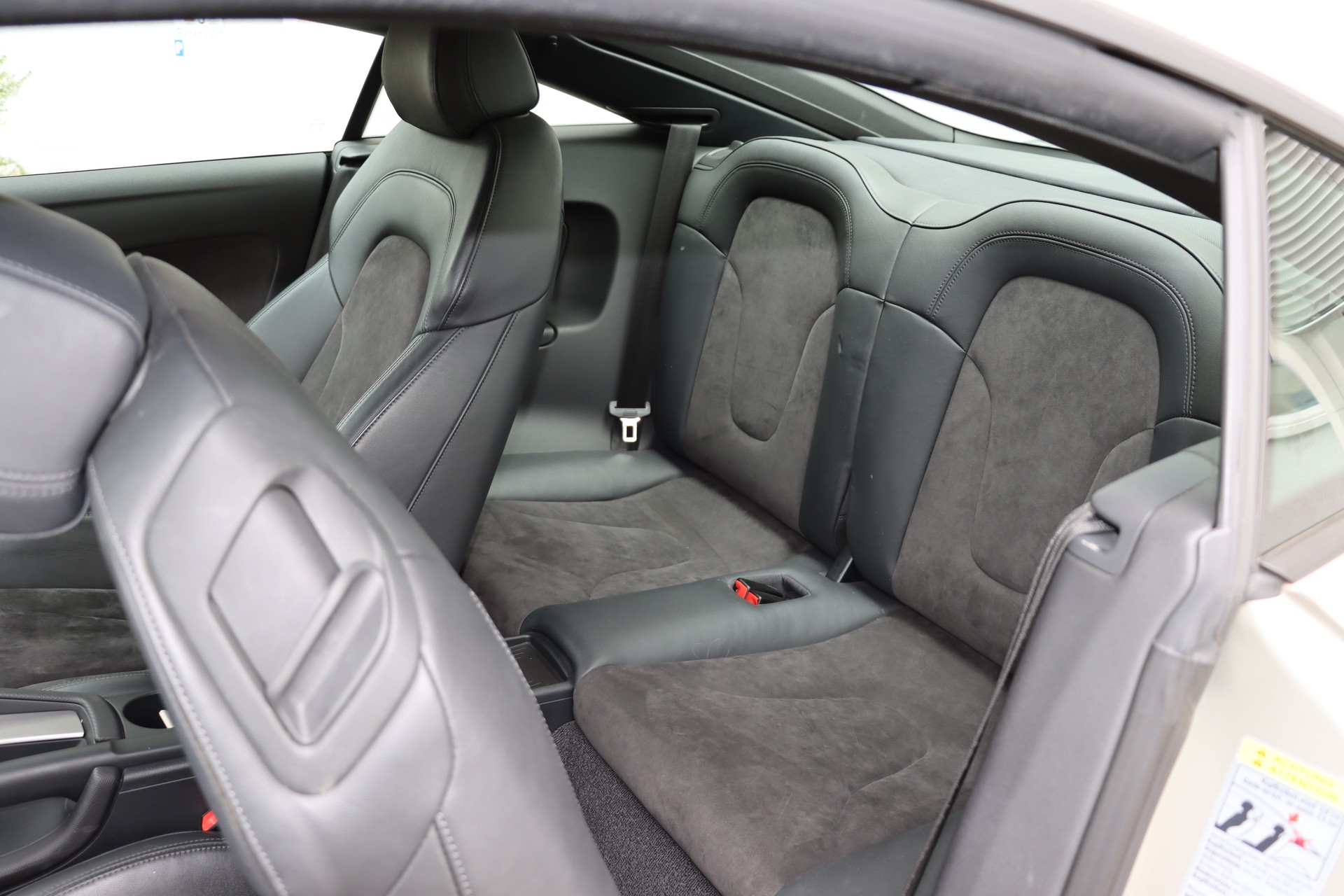 AUDI TT Coupé 1.8 TFSI S-tronic-image-8