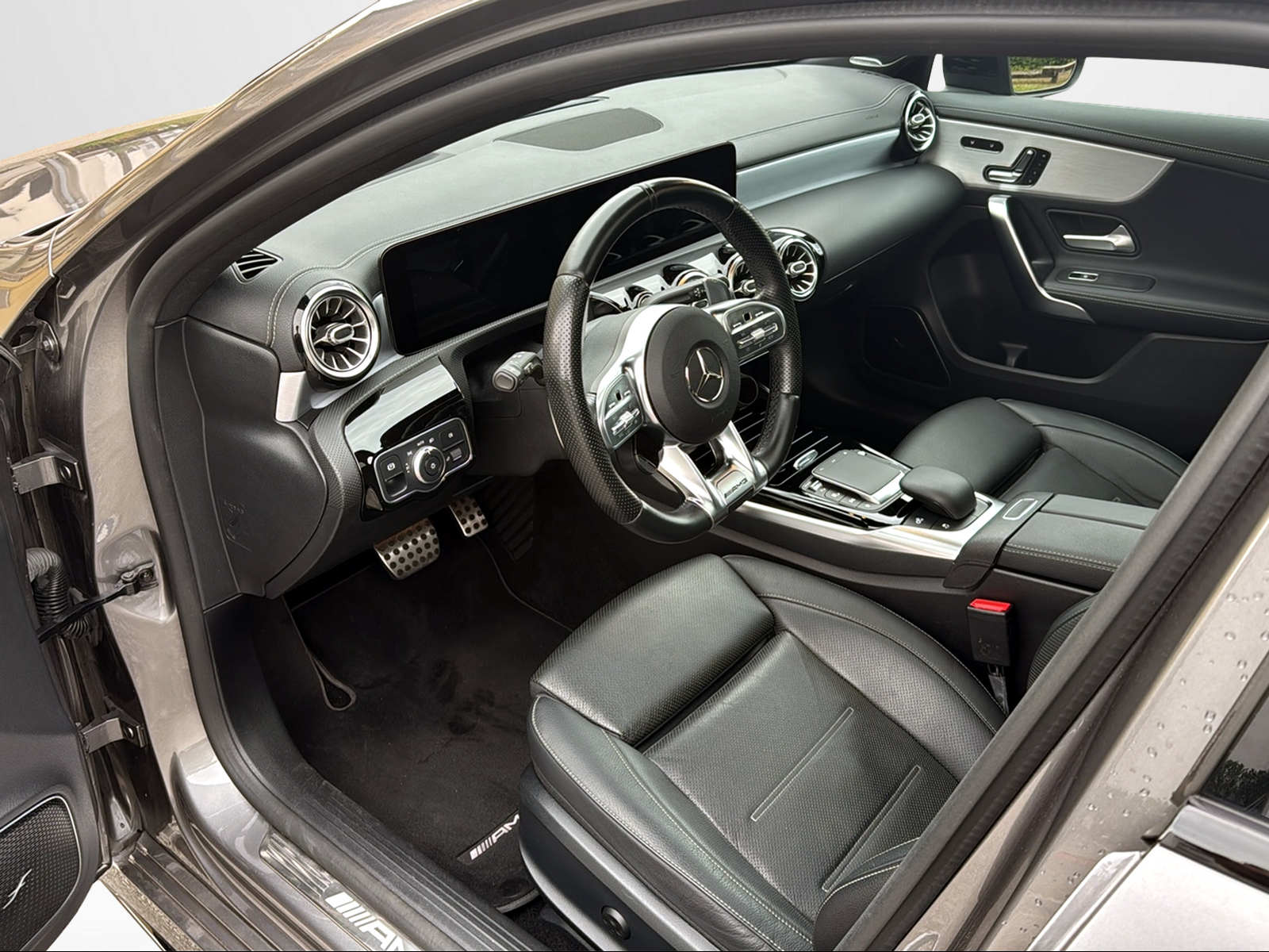 MERCEDES-BENZ A 35 AMG 4Matic Speedshift-image-8