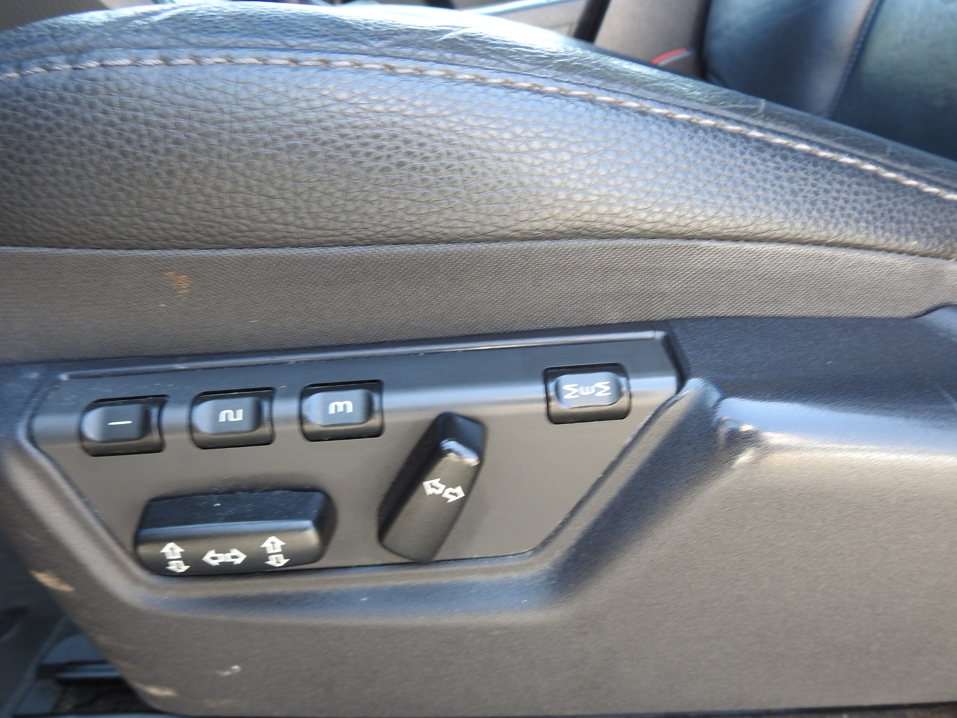 VOLVO XC90 D5 AWD Executive Geartronic-image-13