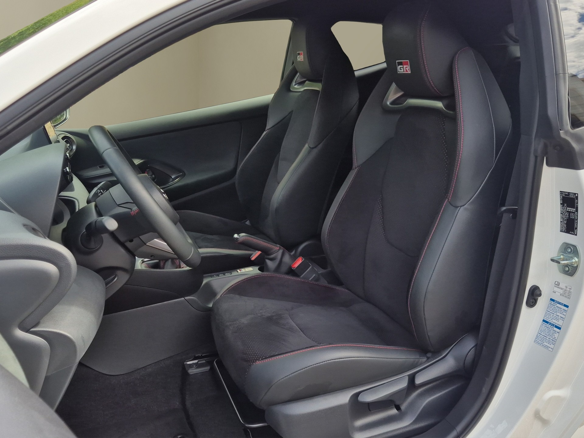 TOYOTA Yaris 1.6 GR Sport-image-9