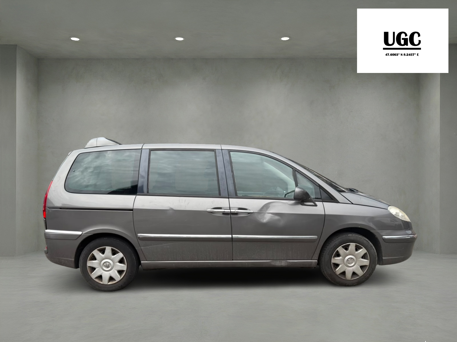 PEUGEOT 807 2.0 16V Family Plus-showroom-element-1