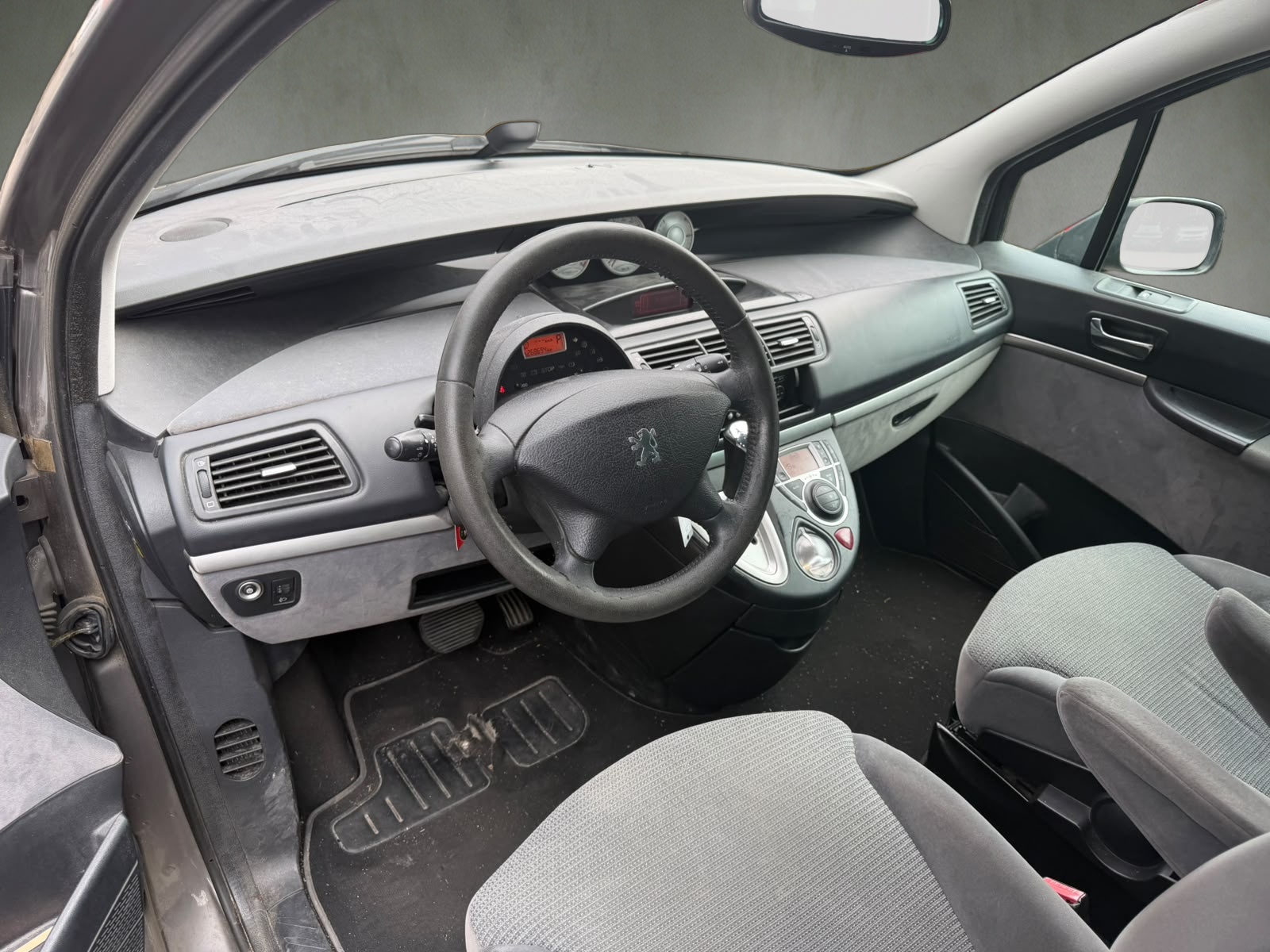 PEUGEOT 807 2.0 16V Family Plus-image-8