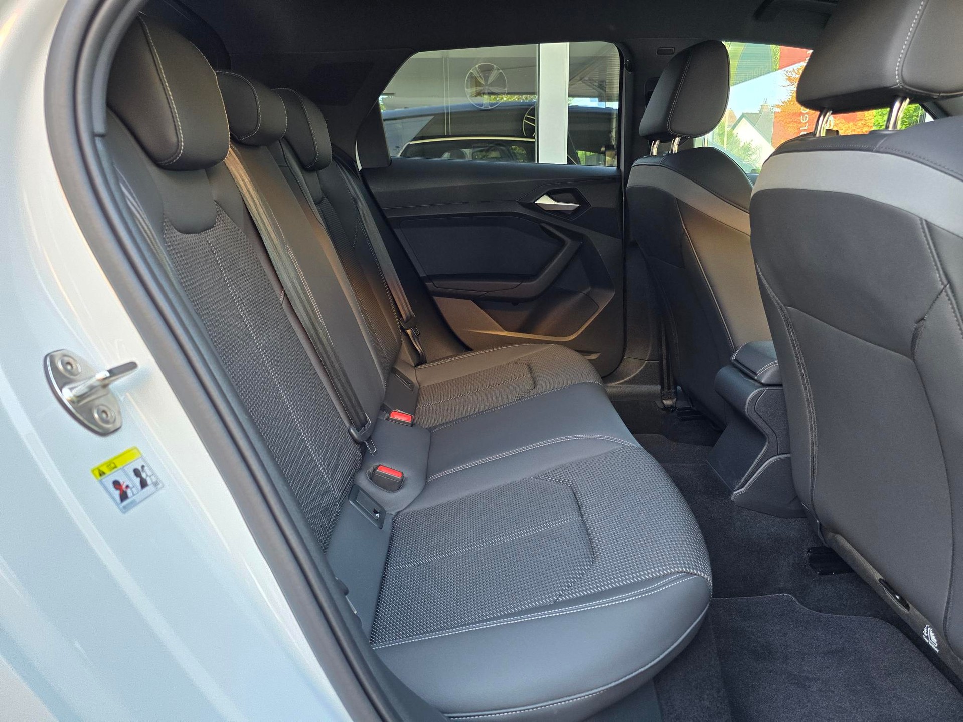 AUDI A1 Sportback 40 TFSI S Line S-tronic-image-8