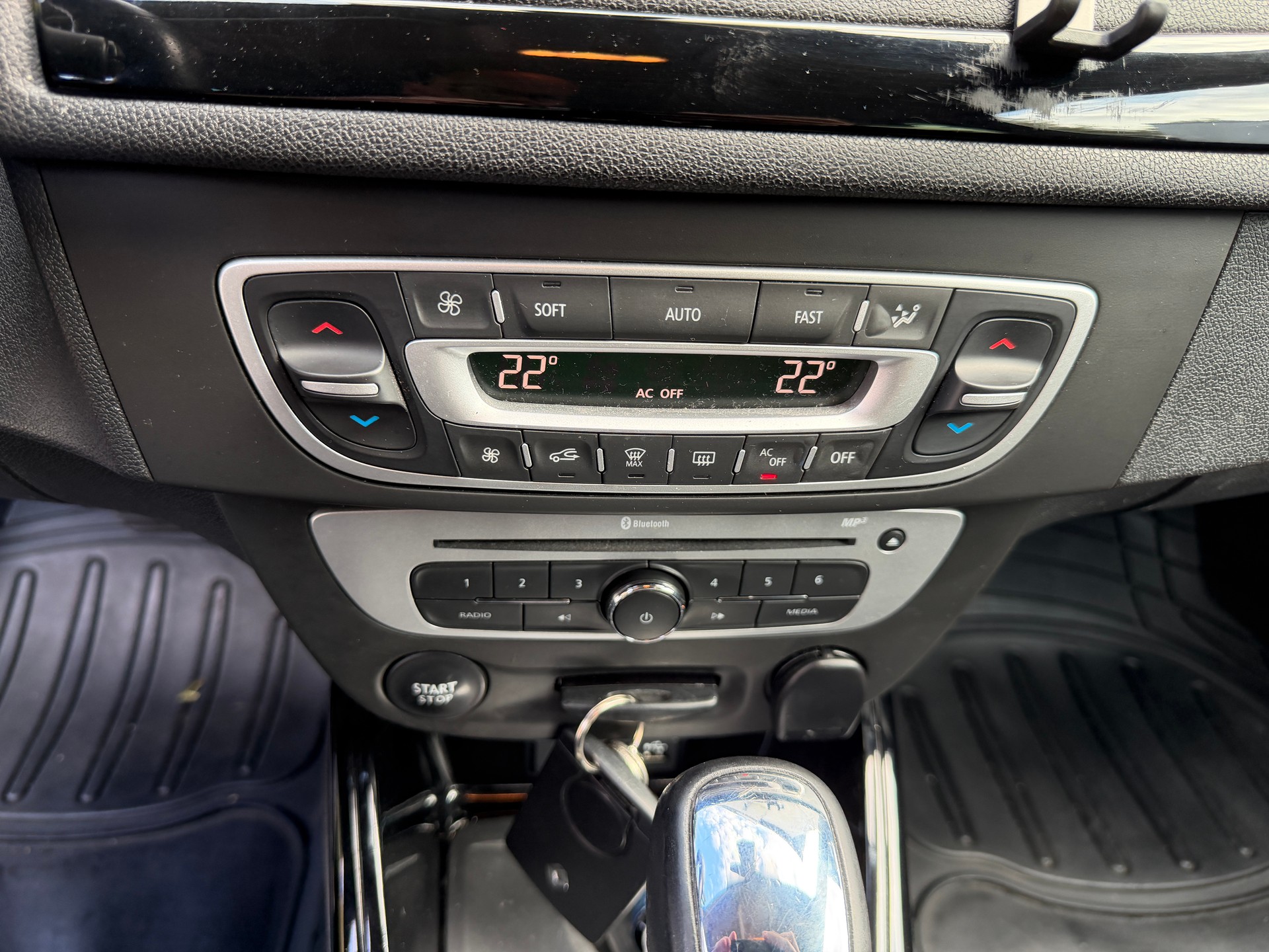 RENAULT Mégane Grandtour 1.2 16V Turbo Bose EDC "mit Garantie abschliessbar"-image-6