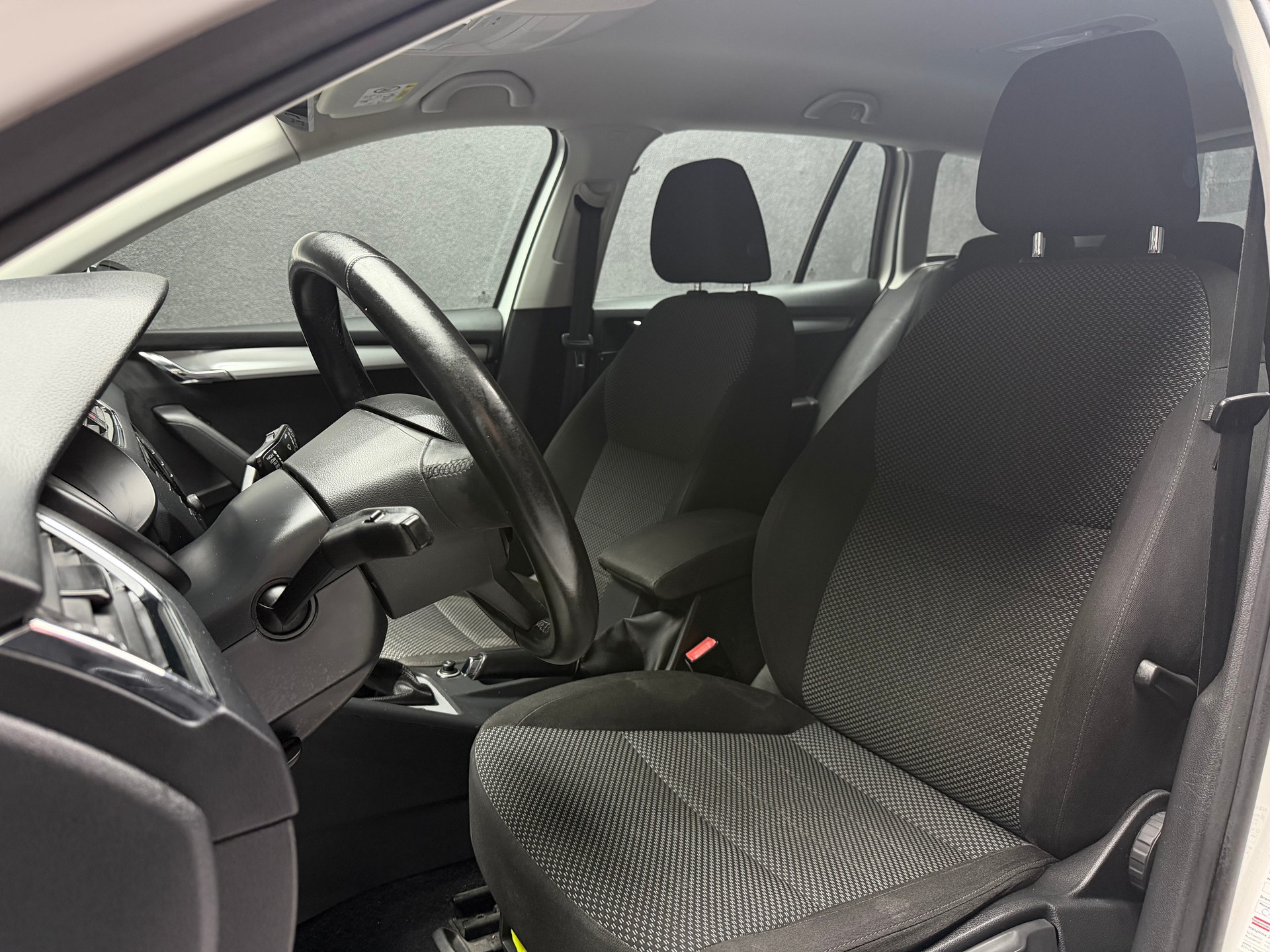 SKODA Octavia Combi 1.6 TDI Ambition DSG • ab MfK & Service-image-8