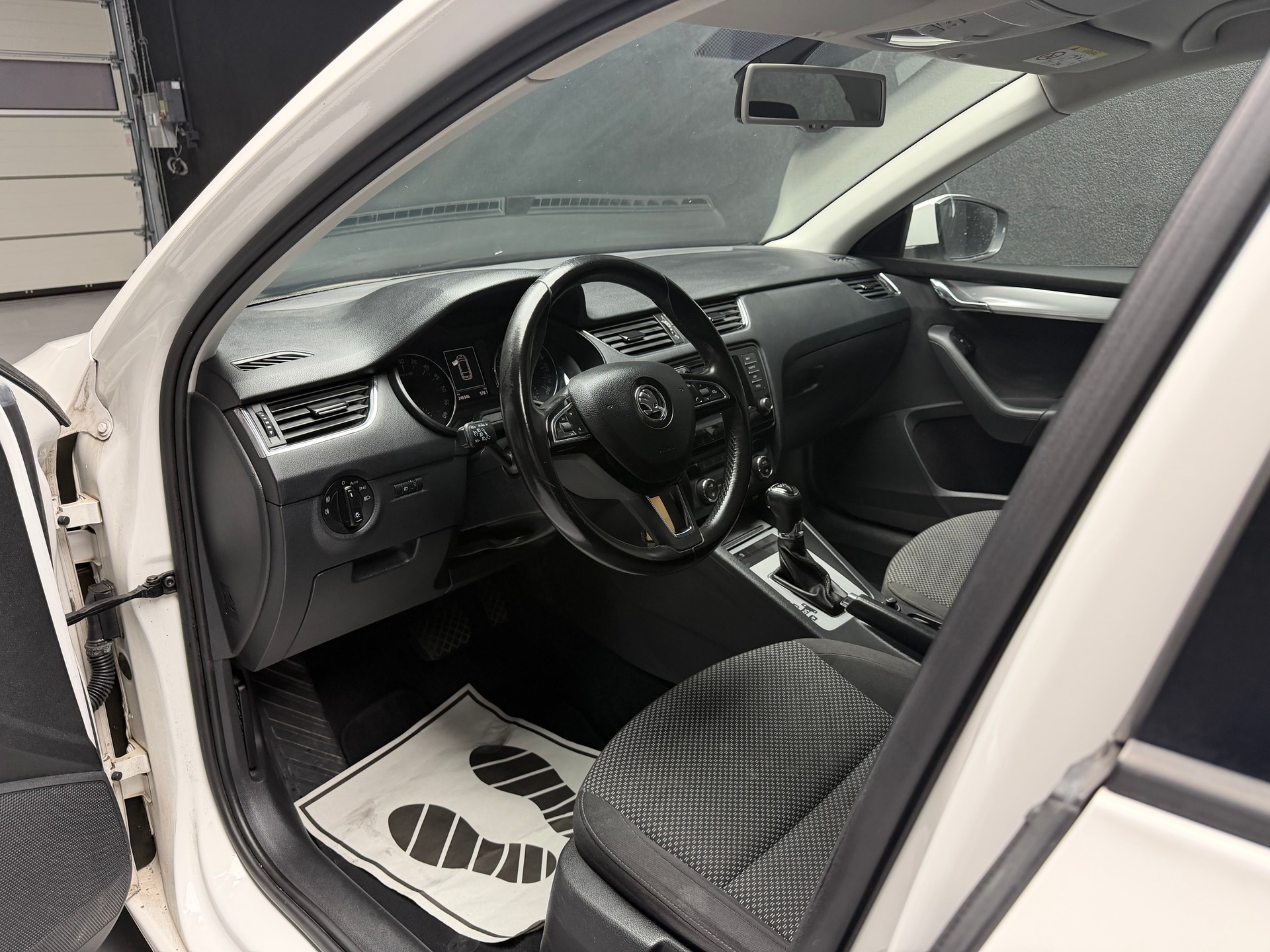 SKODA Octavia Combi 1.6 TDI Ambition DSG • ab MfK & Service-image-6