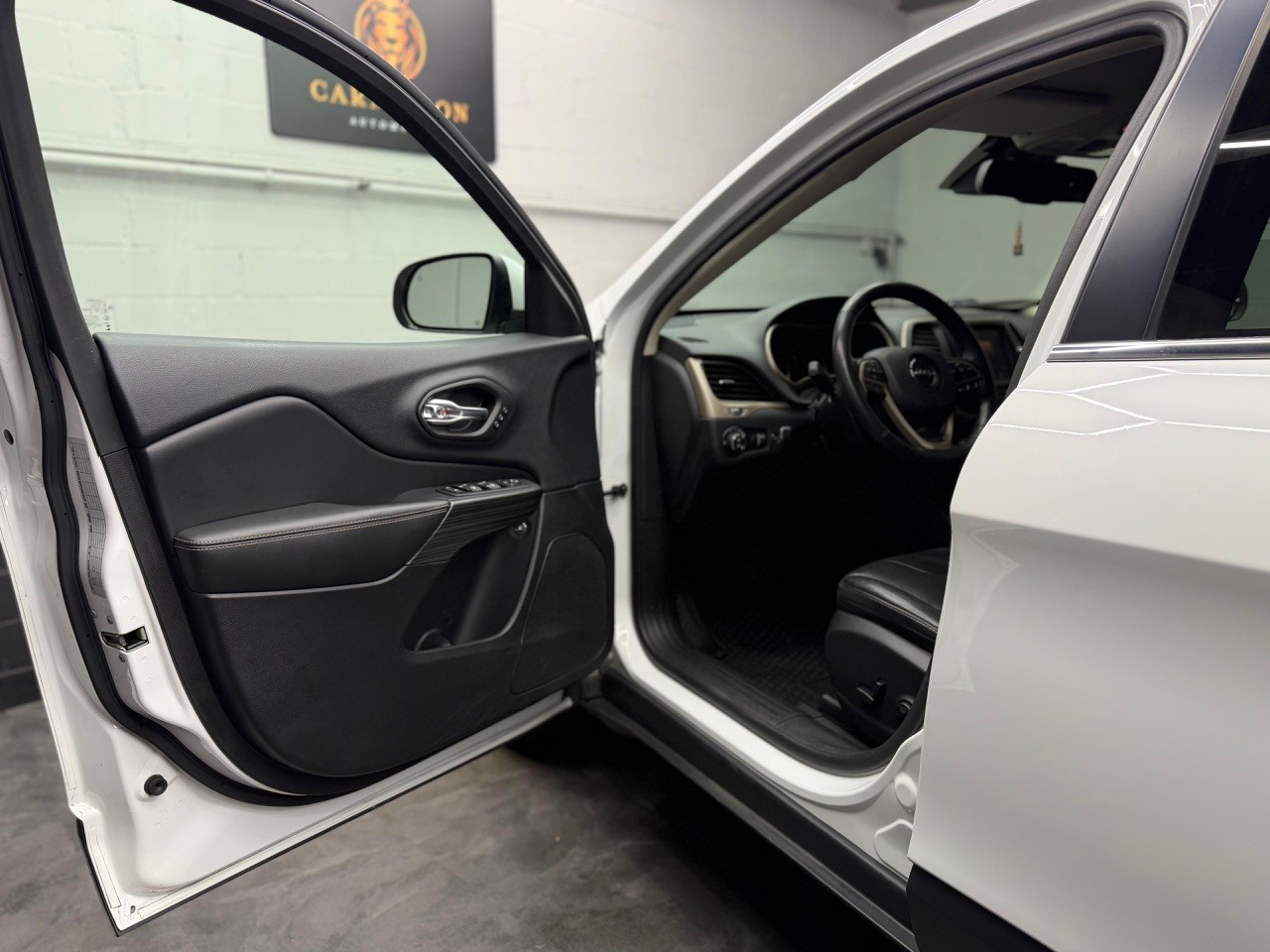 JEEP Cherokee 2.2TD Limited AWD 9ATX | CH-Auto | Rückfahrkamera | 4x4 | Dachreling | Sitzheizung&Sitzkühlung-image-11