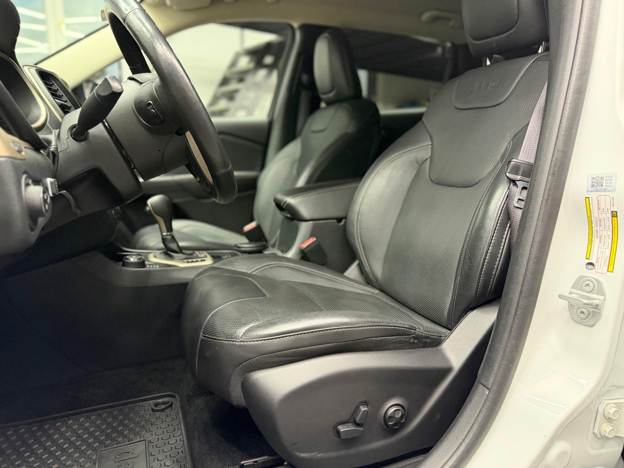 JEEP Cherokee 2.2TD Limited AWD 9ATX | CH-Auto | Rückfahrkamera | 4x4 | Dachreling | Sitzheizung&Sitzkühlung-image-13