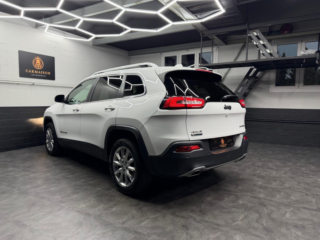 JEEP Cherokee 2.2TD Limited AWD 9ATX | CH-Auto | Rückfahrkamera | 4x4 | Dachreling | Sitzheizung&Sitzkühlung-image-6