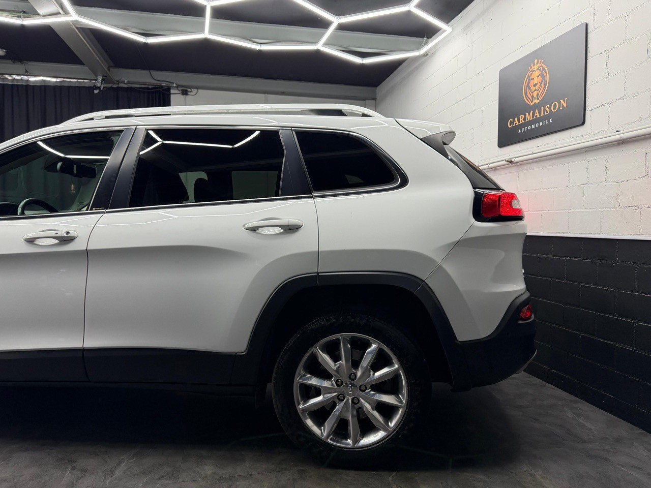 JEEP Cherokee 2.2TD Limited AWD 9ATX | CH-Auto | Rückfahrkamera | 4x4 | Dachreling | Sitzheizung&Sitzkühlung-showroom-element-3