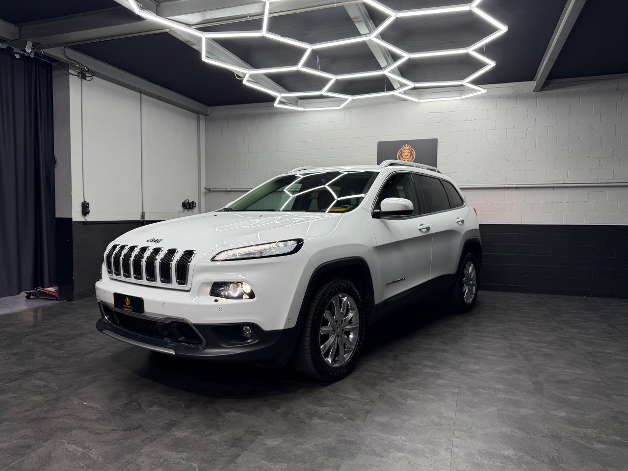 JEEP Cherokee 2.2TD Limited AWD 9ATX | CH-Auto | Rückfahrkamera | 4x4 | Dachreling | Sitzheizung&Sitzkühlung-showroom-element-2