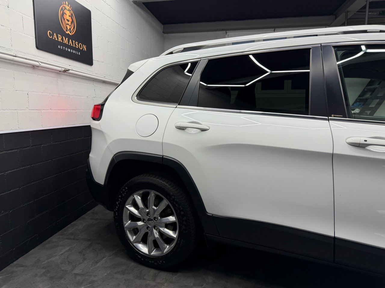 JEEP Cherokee 2.2TD Limited AWD 9ATX | CH-Auto | Rückfahrkamera | 4x4 | Dachreling | Sitzheizung&Sitzkühlung-image-4