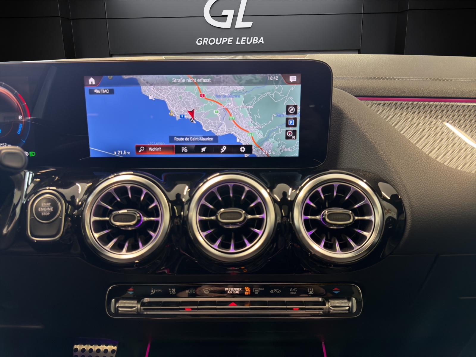 MERCEDES-BENZ GLA 250e AMG Line 8G-DCT-image-14