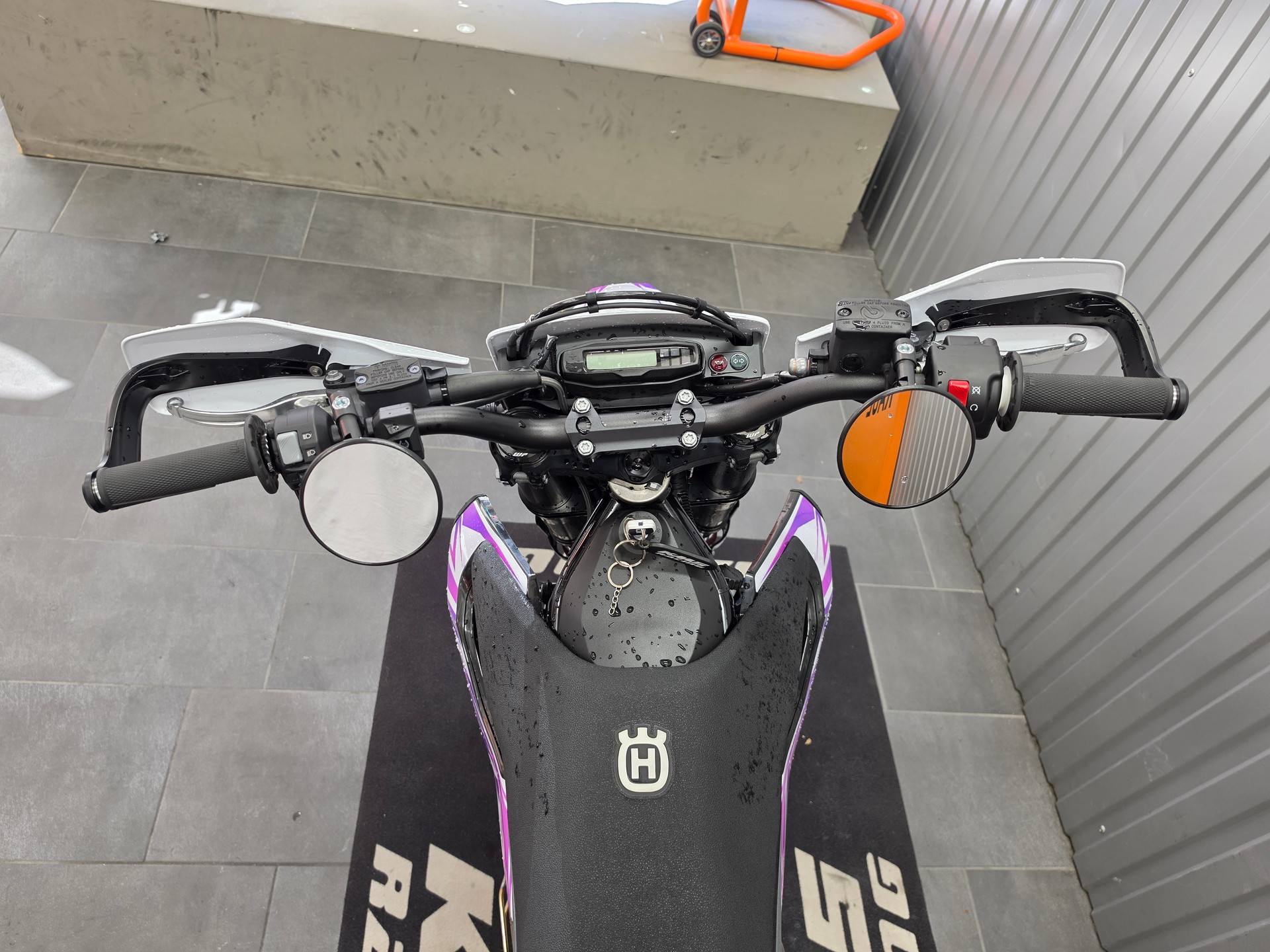 HUSQVARNA 701 Supermoto (35kW)-image-7