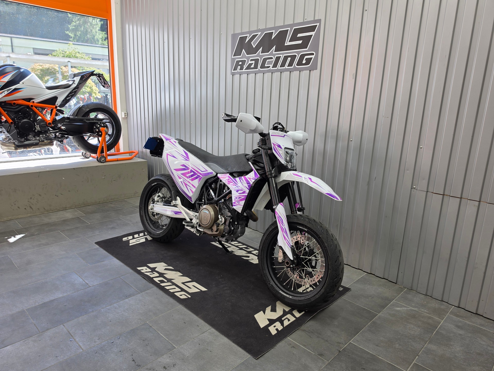 HUSQVARNA 701 Supermoto (35kW)-image-4