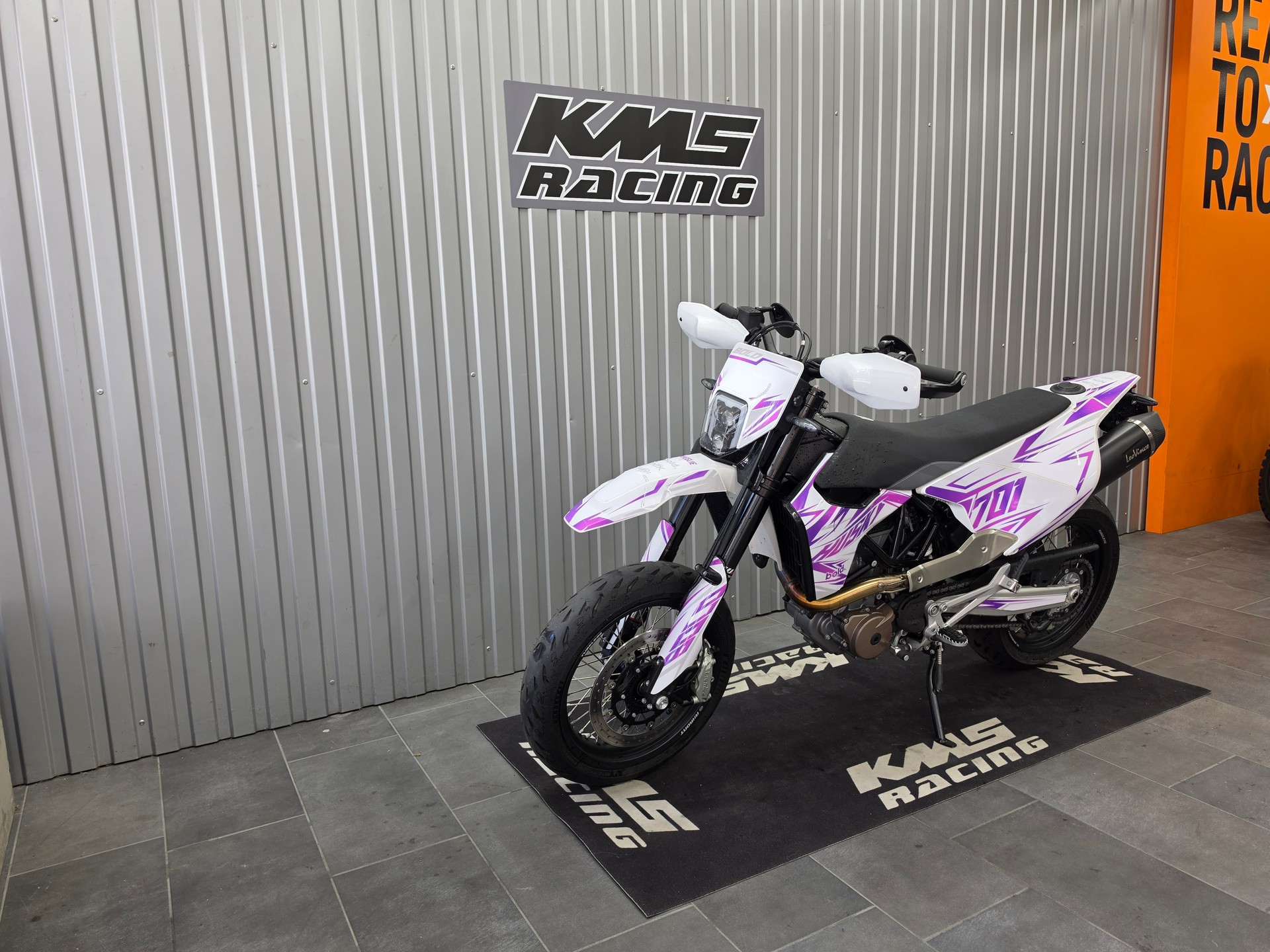 HUSQVARNA 701 Supermoto (35kW)-image-2