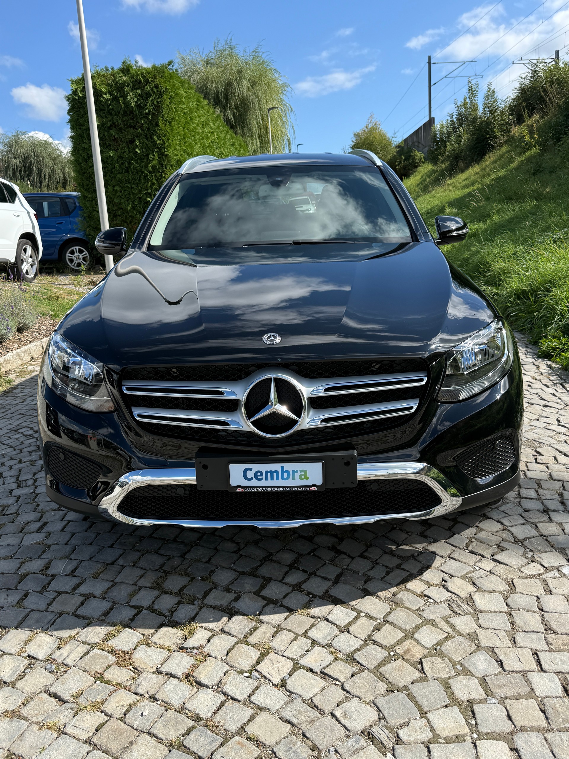 MERCEDES-BENZ GLC 250 4Matic 9G-Tronic-showroom-element-1