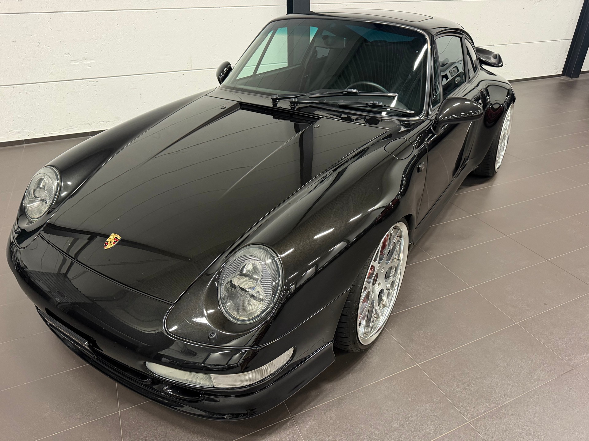 PORSCHE 911 Turbo-showroom-element-2