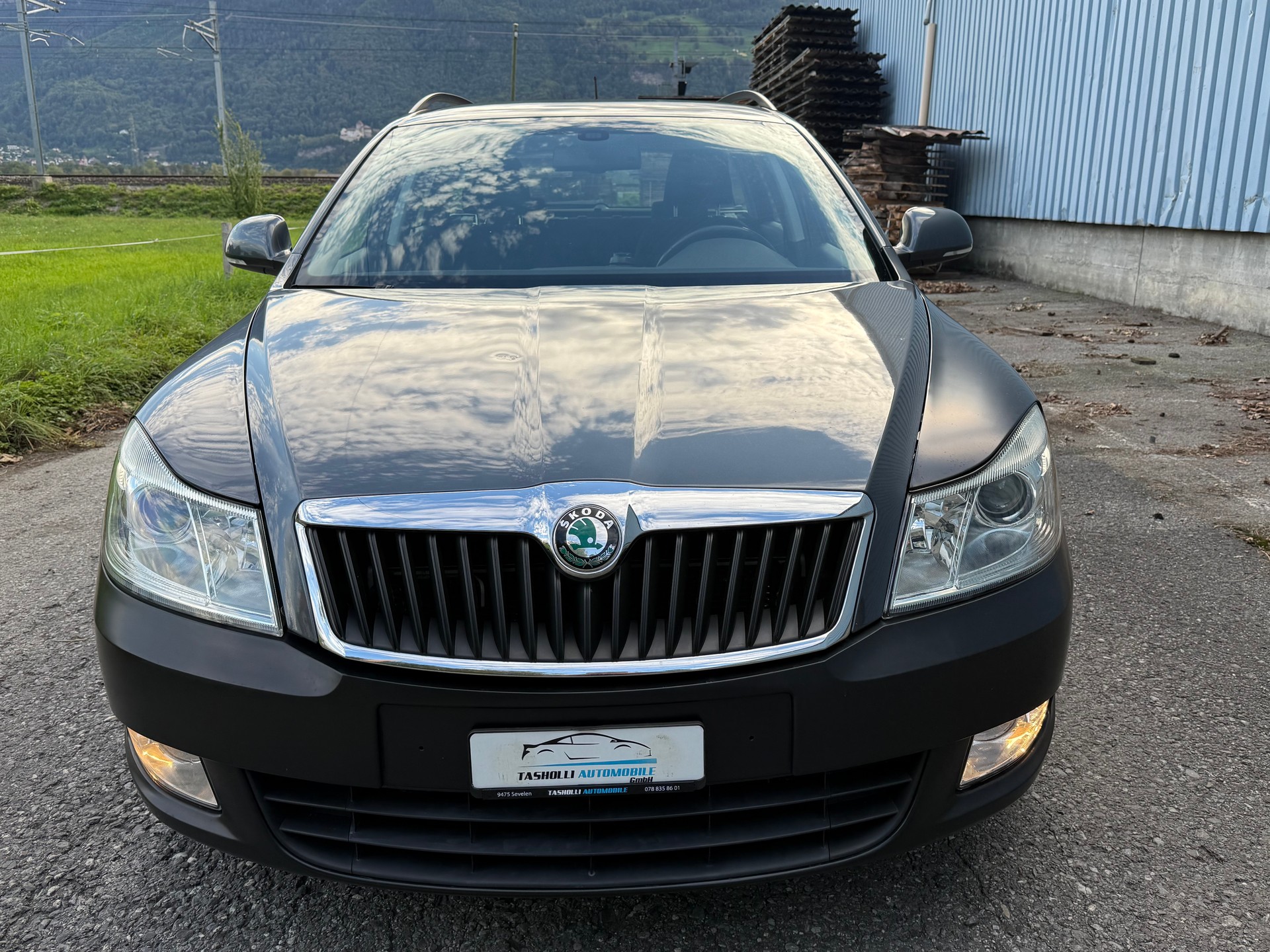 SKODA Octavia Combi 2.0 TDI Ambiente DSG-image-9
