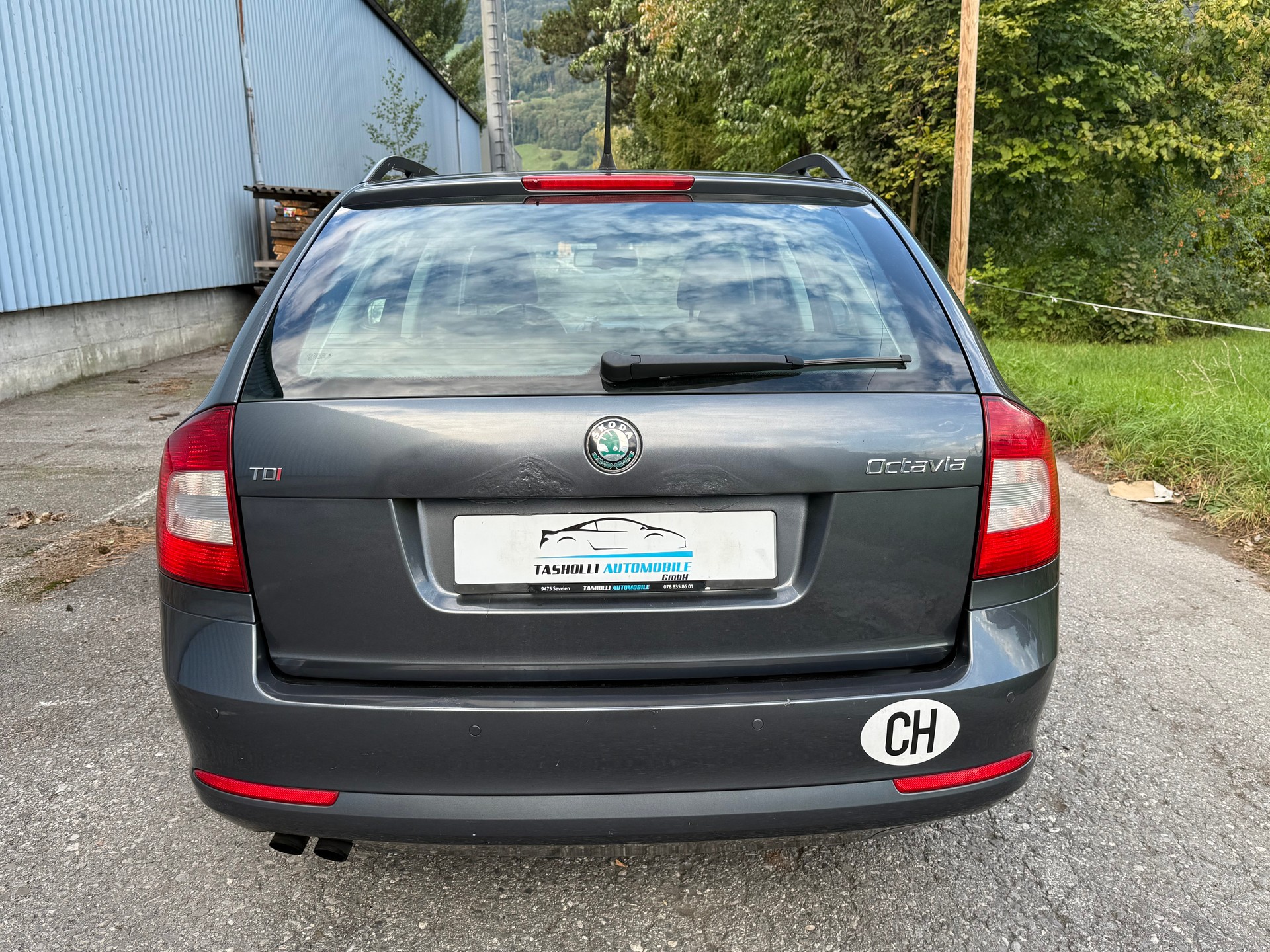 SKODA Octavia Combi 2.0 TDI Ambiente DSG-image-4