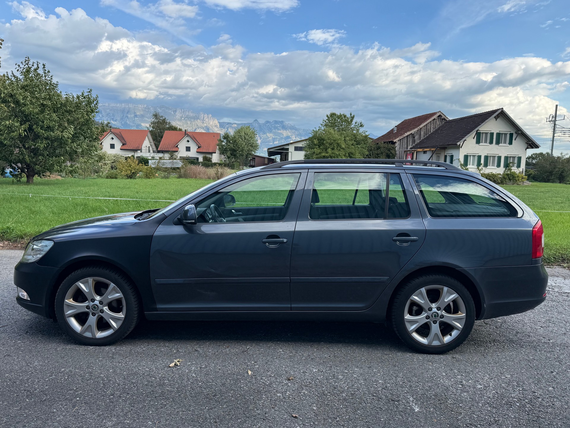 SKODA Octavia Combi 2.0 TDI Ambiente DSG-showroom-element-2