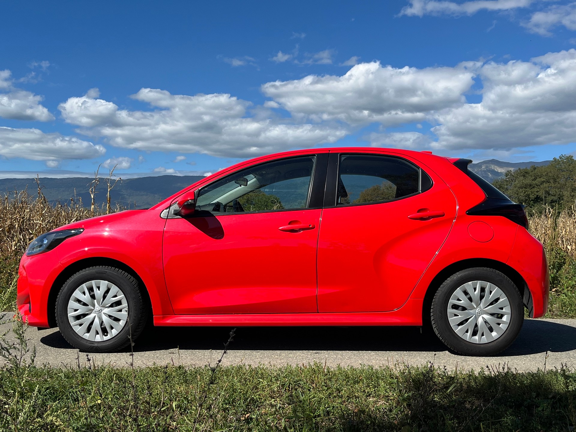 TOYOTA Yaris 1.5 Active e-CVT-showroom-element-3