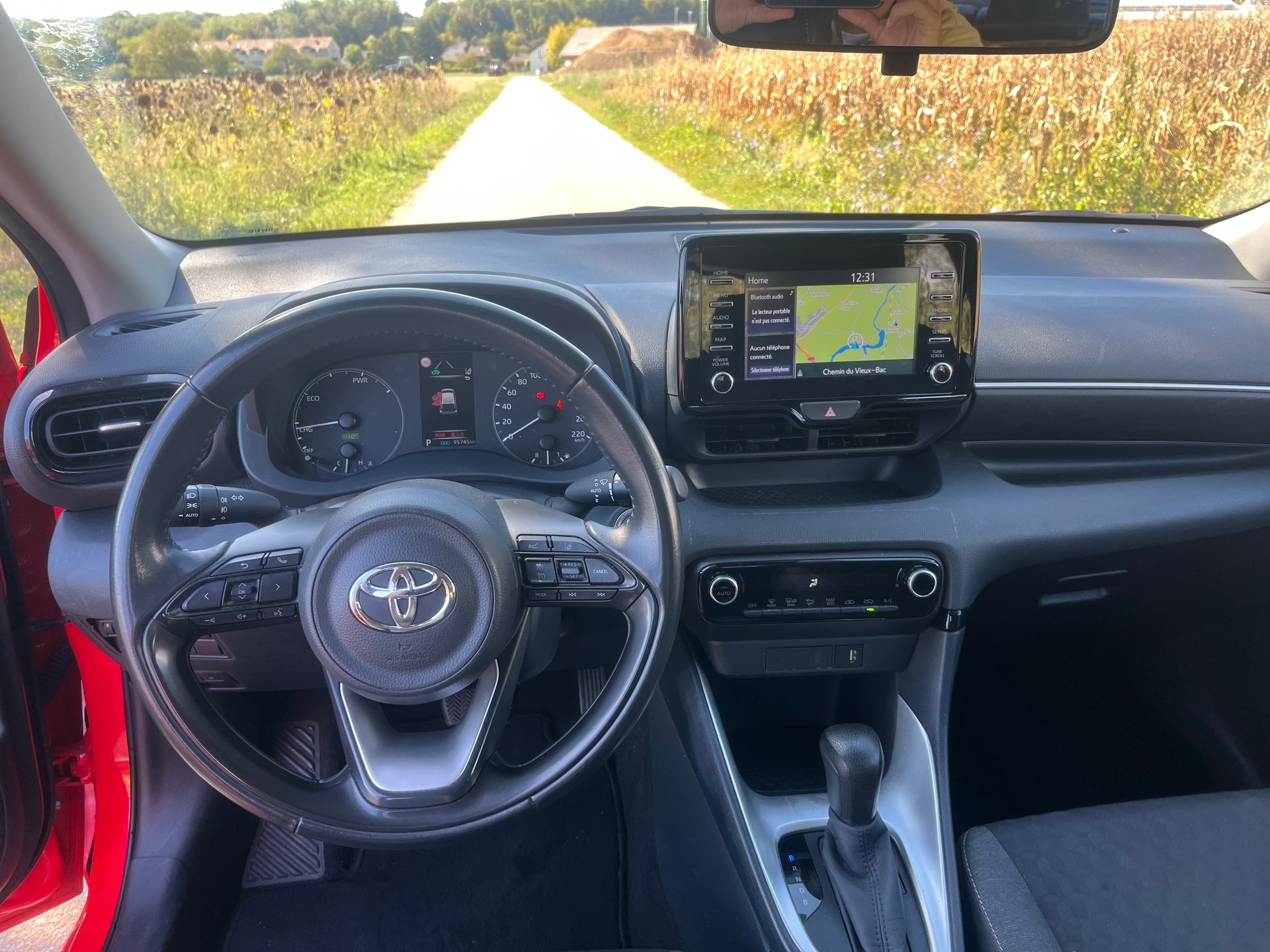 TOYOTA Yaris 1.5 Active e-CVT-image-13