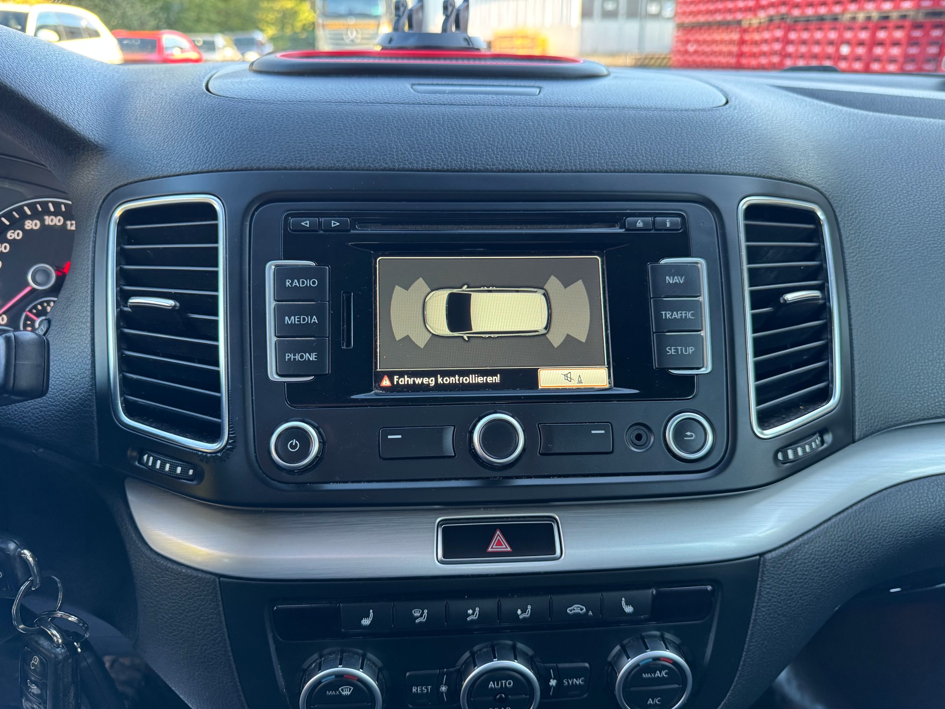VW Sharan 2.0 TDI BlueMotion Technology Highline DSG-image-26