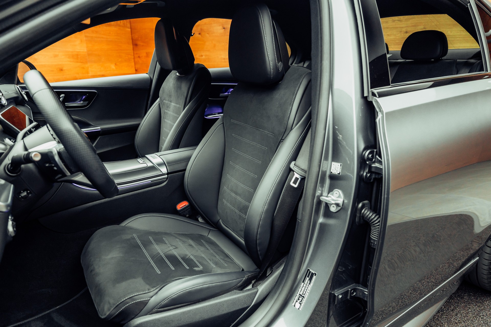 MERCEDES-BENZ C 300 4Matic AMG Line-image-6