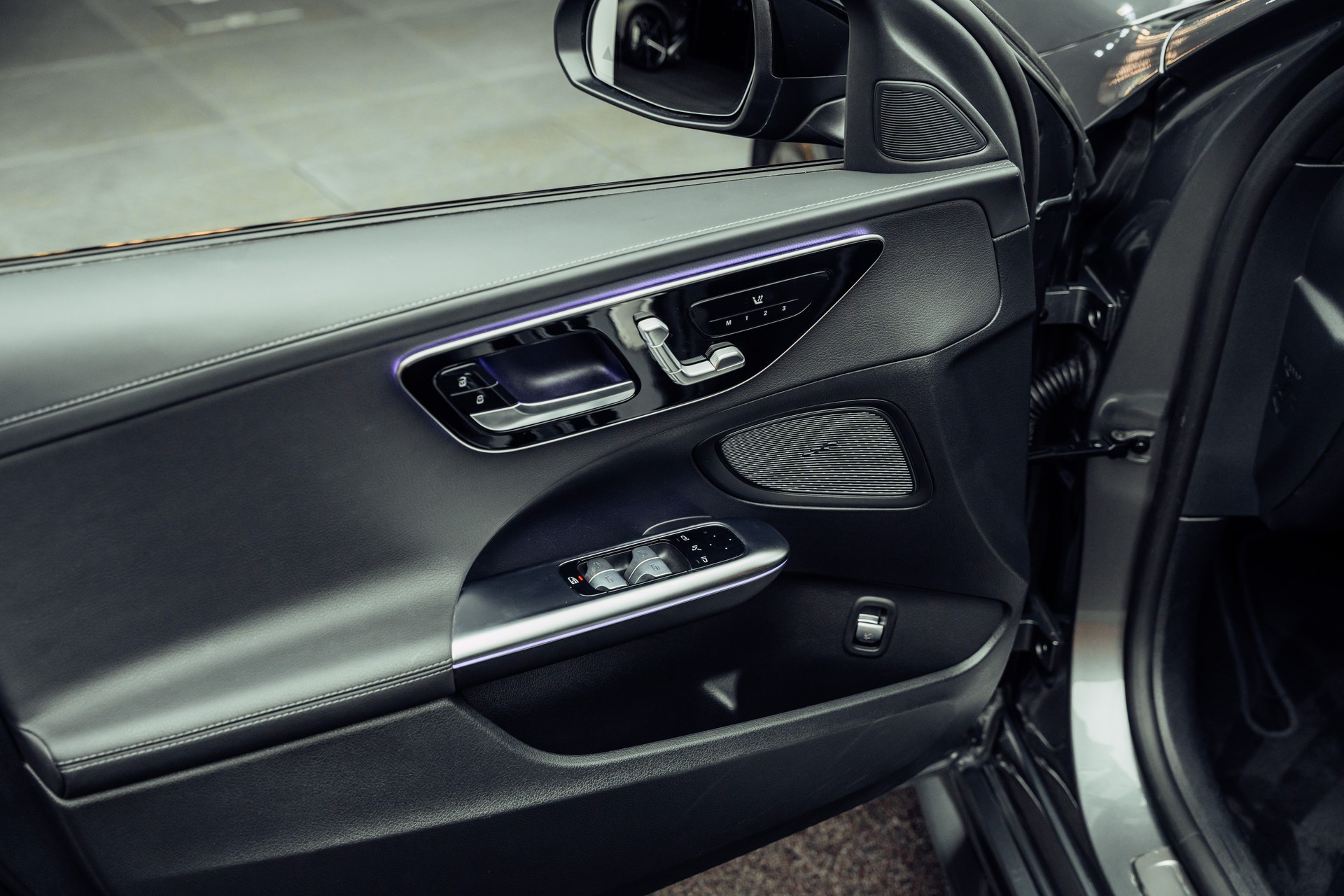 MERCEDES-BENZ C 300 4Matic AMG Line-image-12