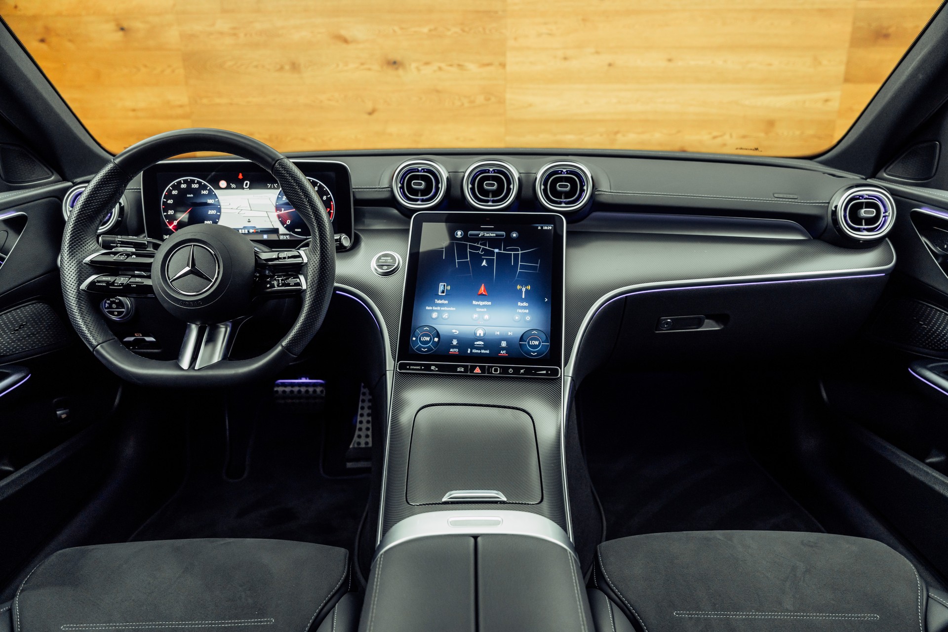 MERCEDES-BENZ C 300 4Matic AMG Line-image-5
