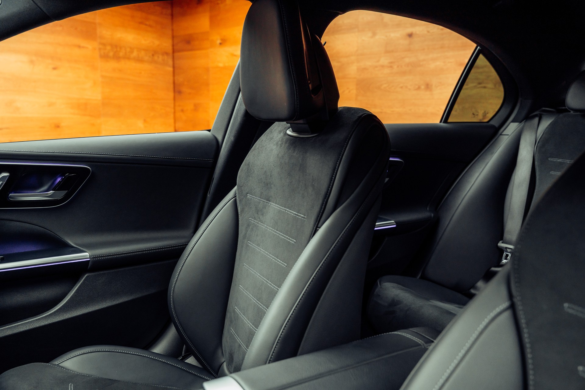 MERCEDES-BENZ C 300 4Matic AMG Line-image-10