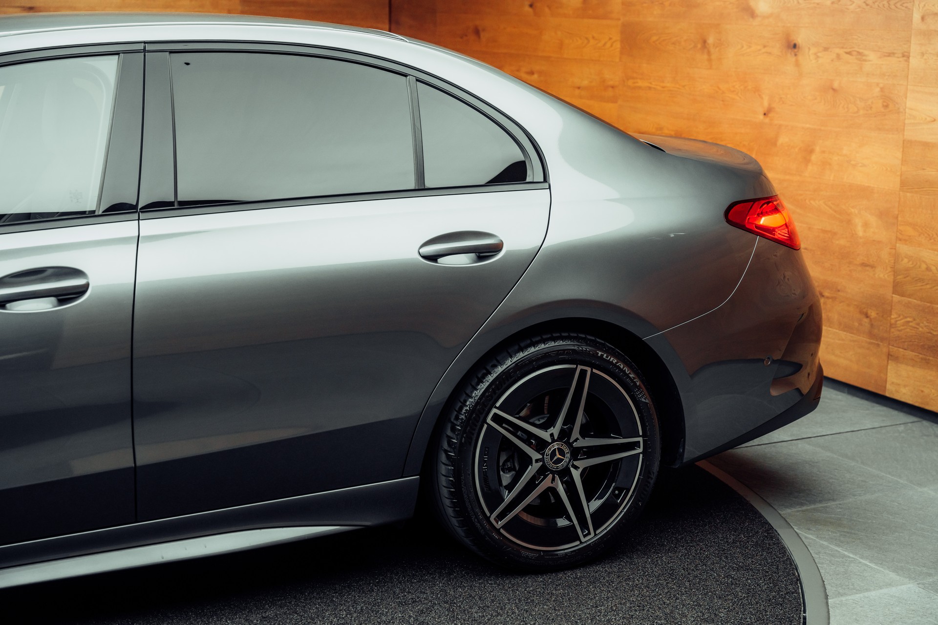 MERCEDES-BENZ C 300 4Matic AMG Line-image-16