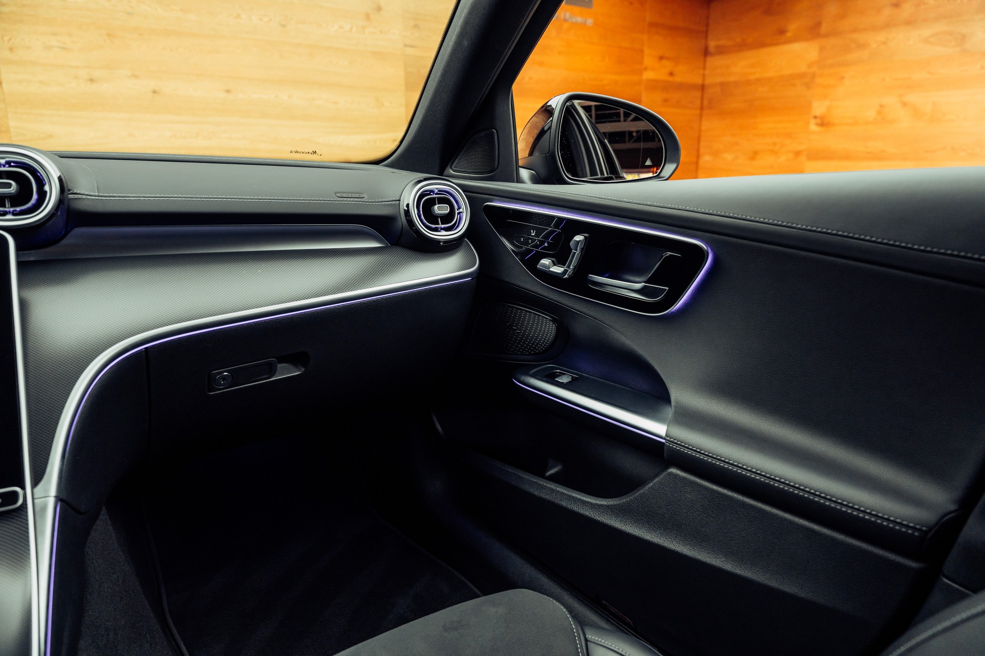 MERCEDES-BENZ C 300 4Matic AMG Line-image-13