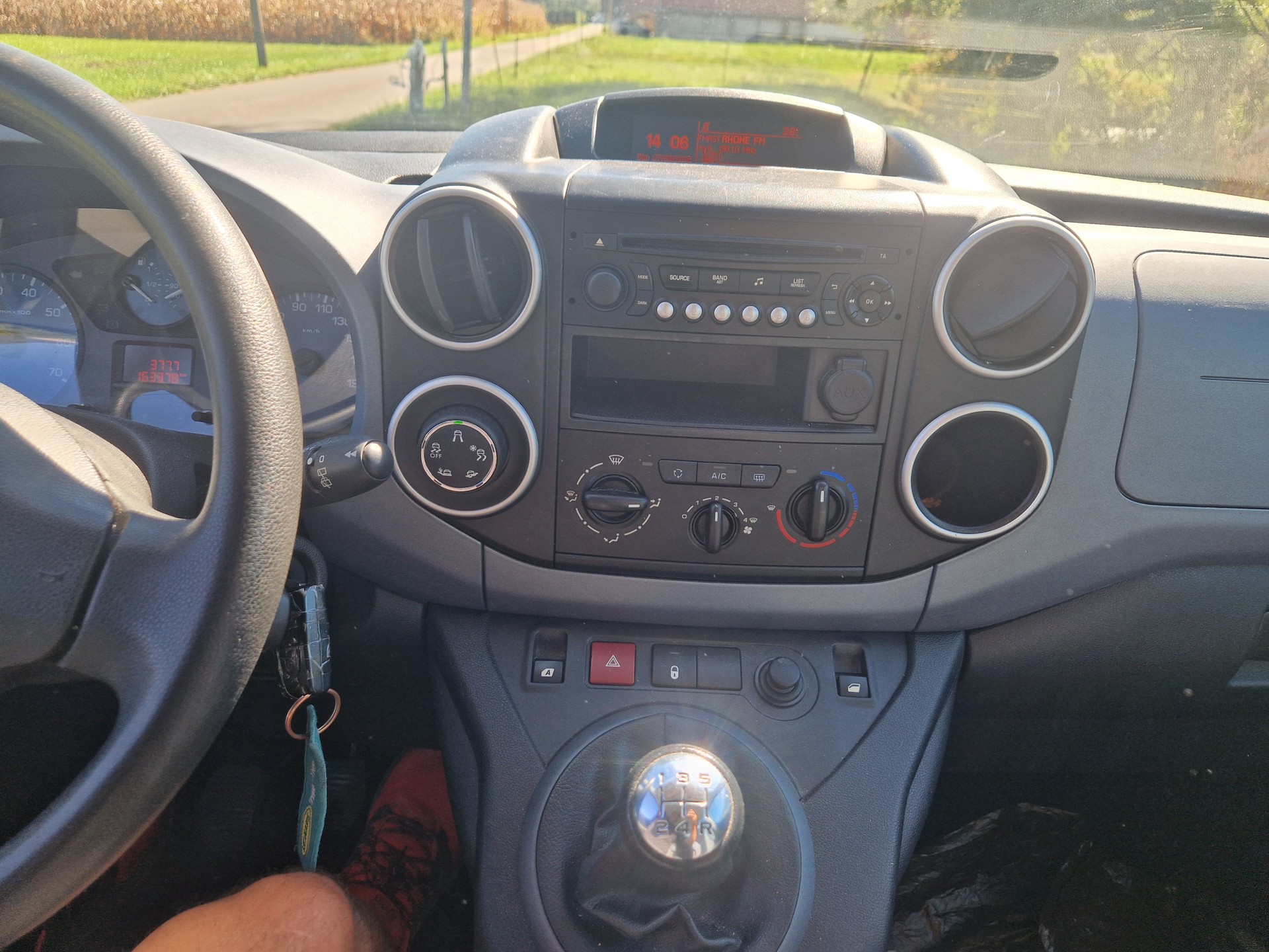 PEUGEOT Partner 1.6 e-HDI Family-image-9