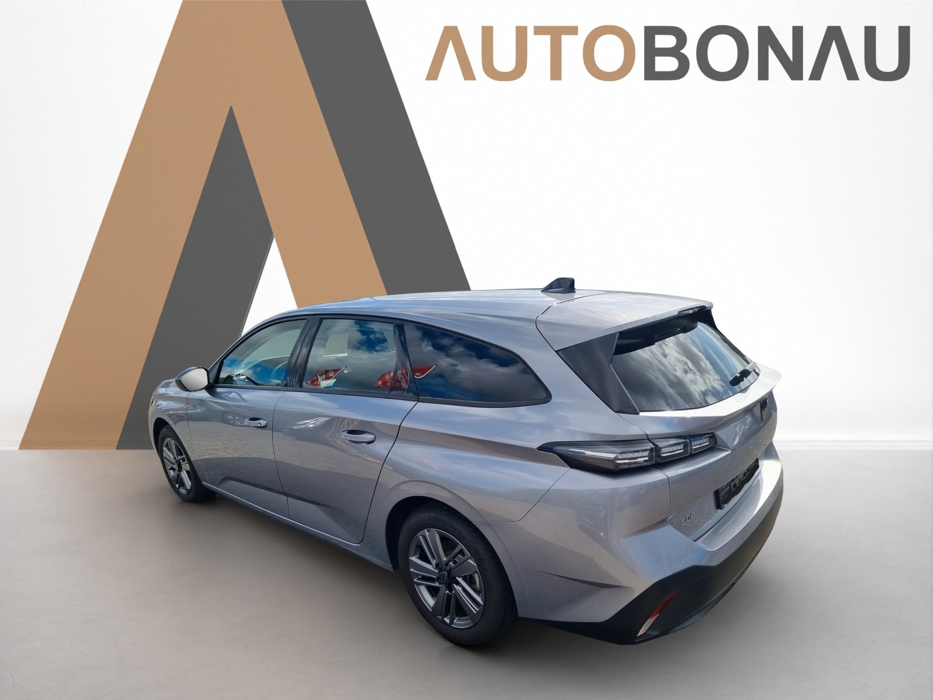 PEUGEOT 308 SW 1.2 Hybrid Style-image-14