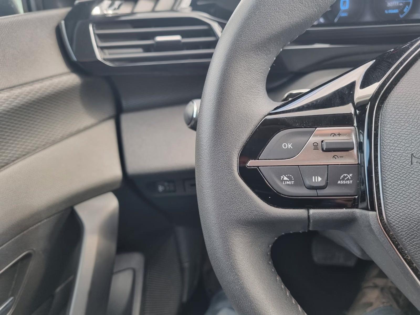 PEUGEOT 308 SW 1.2 Hybrid Style-image-13