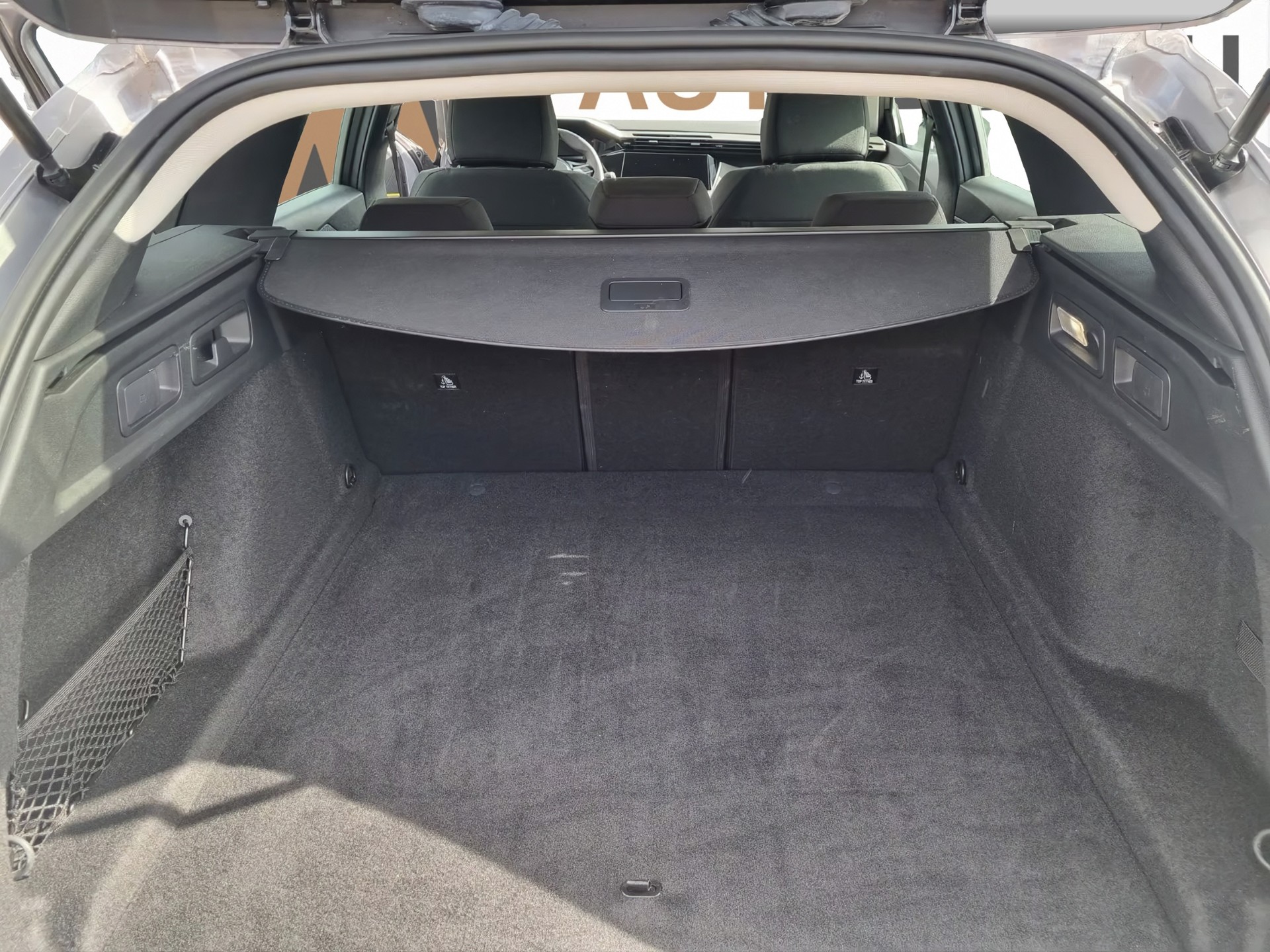 PEUGEOT 308 SW 1.2 Hybrid Style-image-11