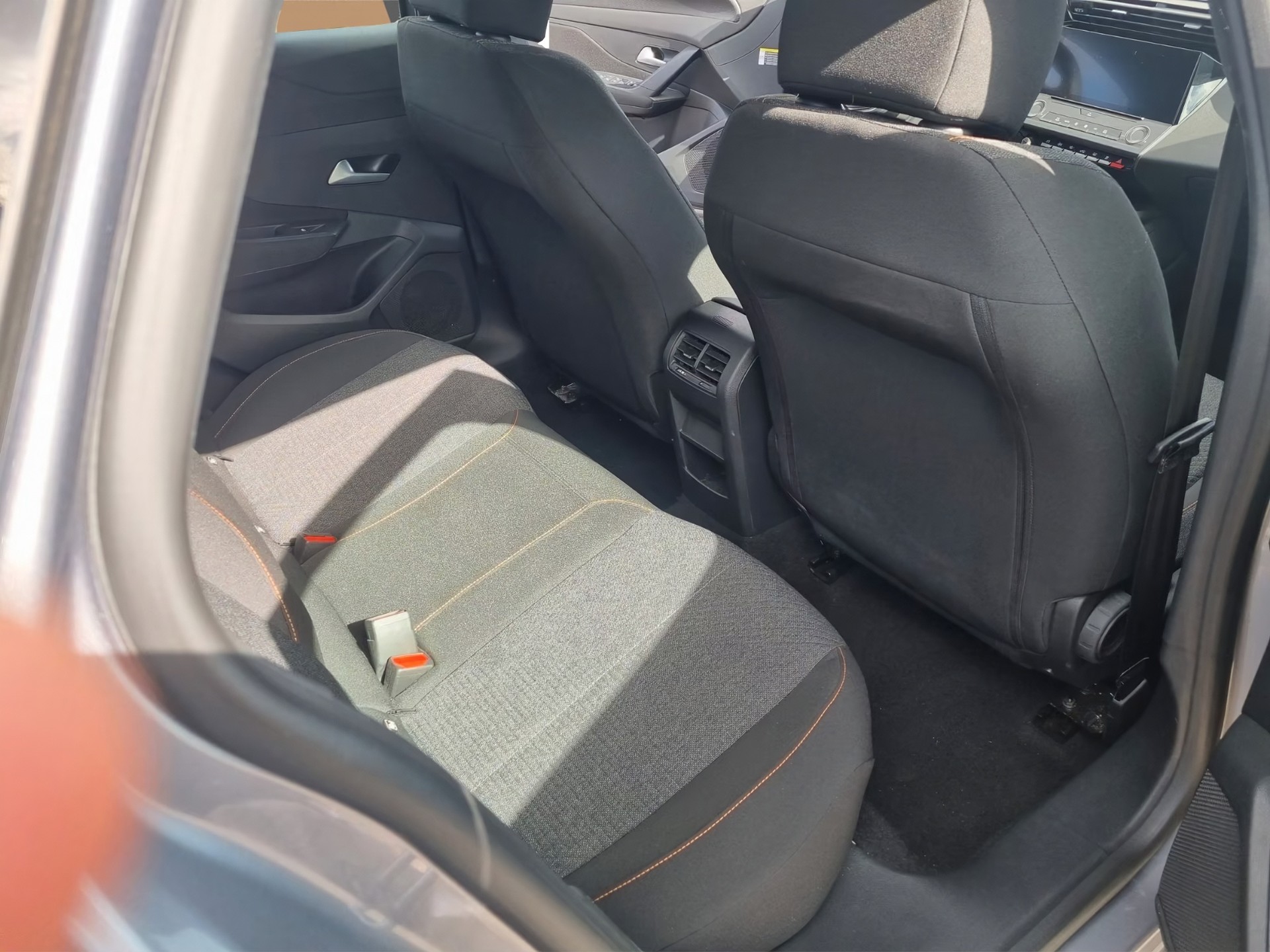 PEUGEOT 308 SW 1.2 Hybrid Style-image-23