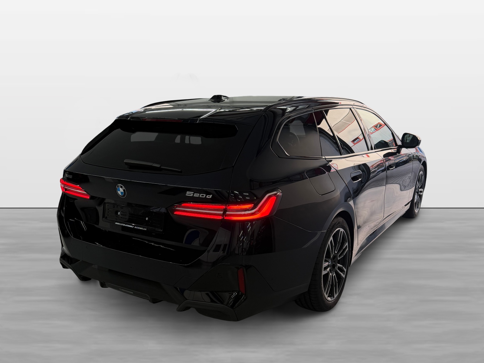 BMW 520d xDrive 48V Touring M Sport Steptronic-image-5