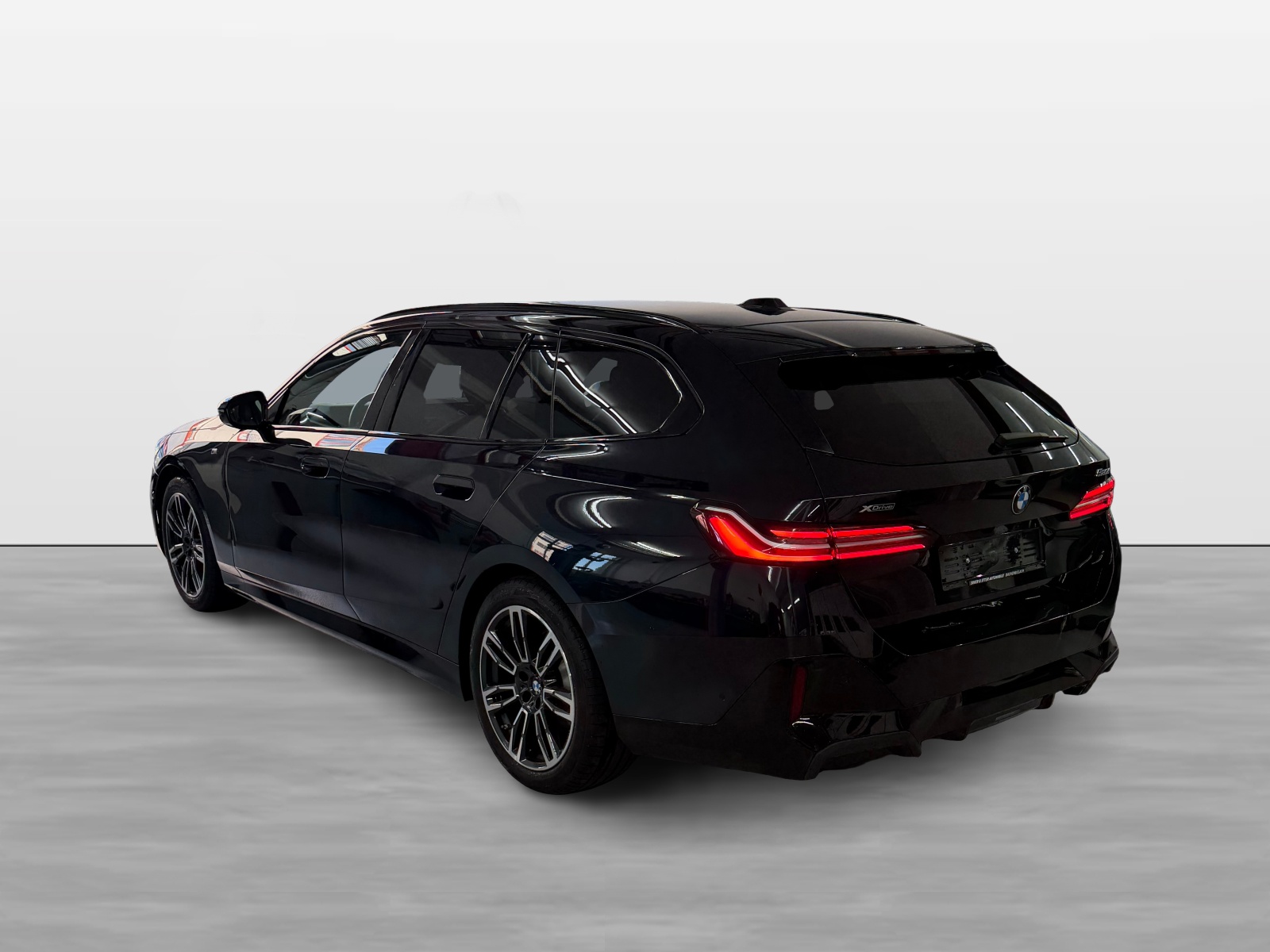 BMW 520d xDrive 48V Touring M Sport Steptronic-showroom-element-3