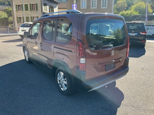 PEUGEOT Rifter 1.2 PureTech Allure-image-4