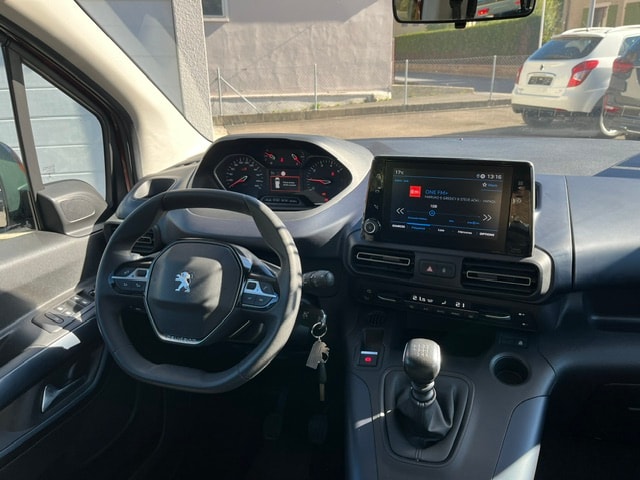 PEUGEOT Rifter 1.2 PureTech Allure-image-6