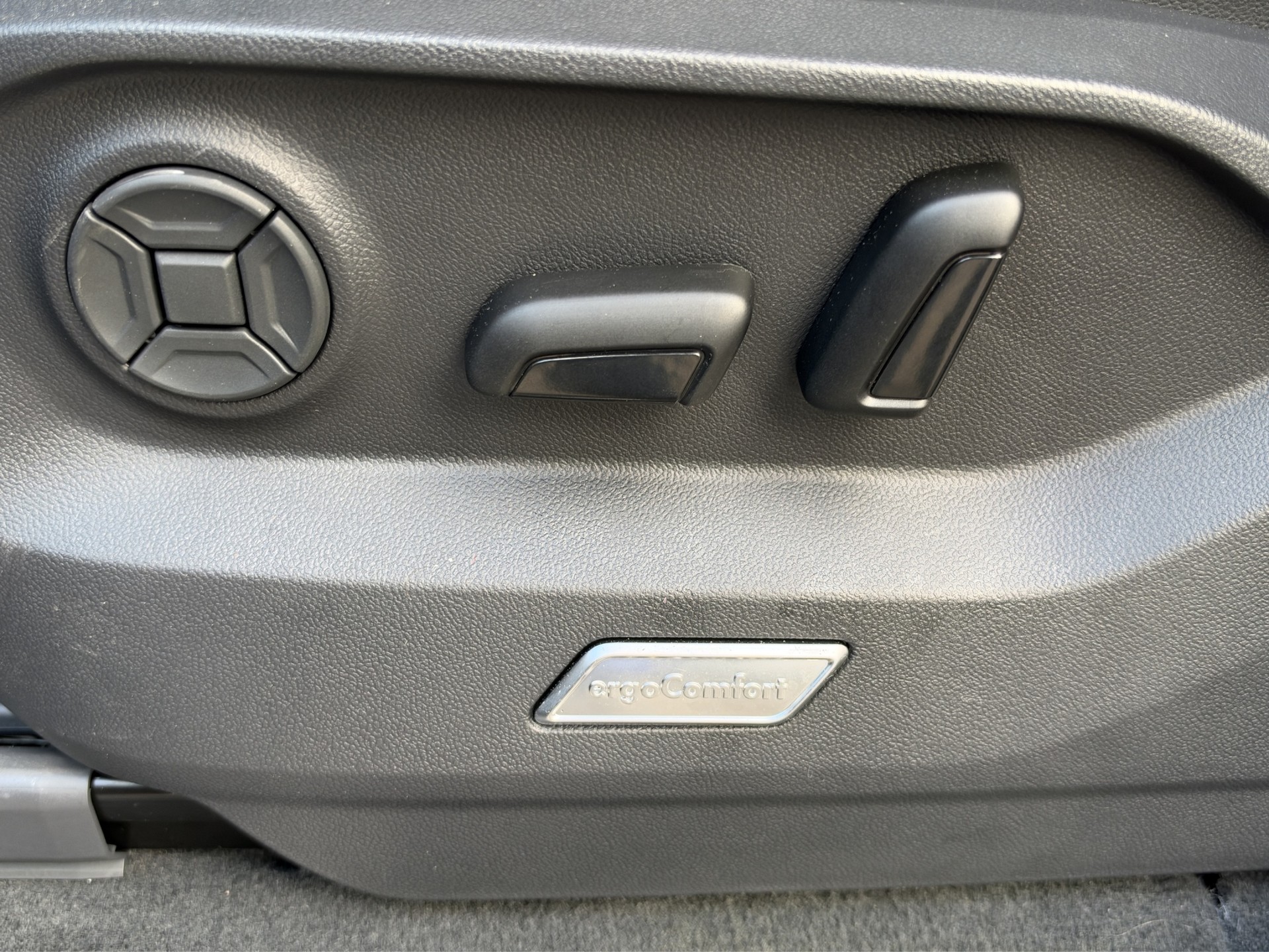 VW Touareg 3.0TSIe Hybrid R 4x4-image-12