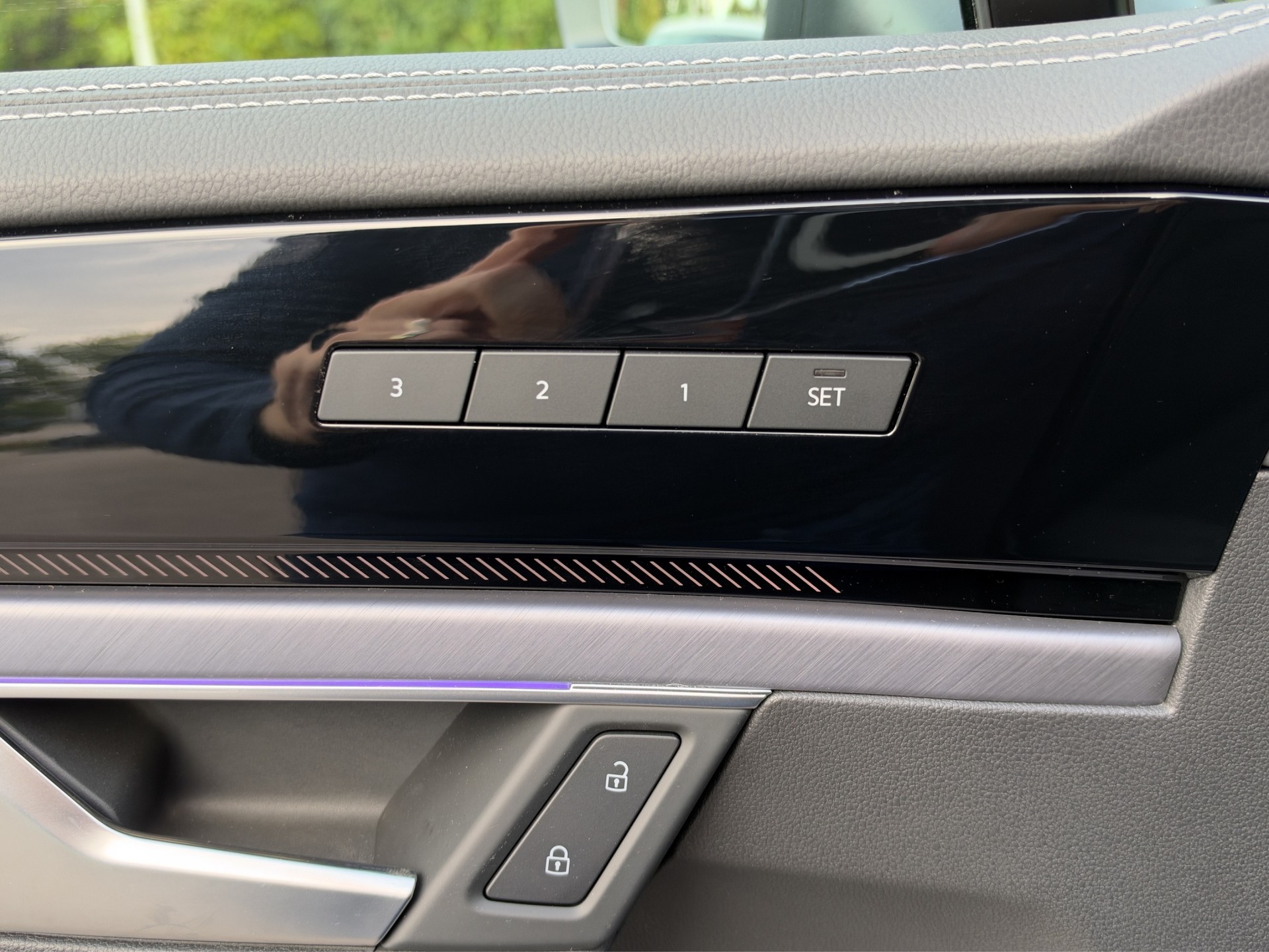 VW Touareg 3.0TSIe Hybrid R 4x4-image-25