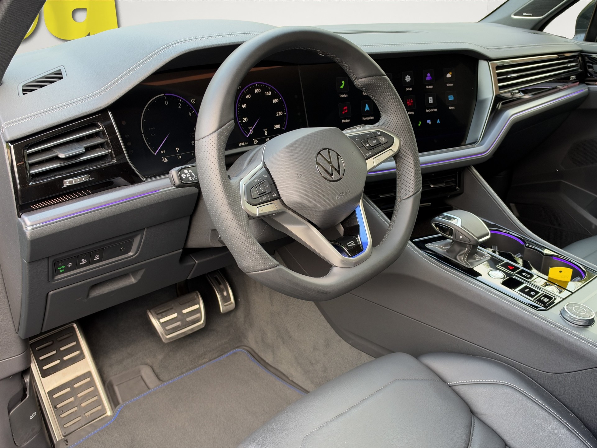 VW Touareg 3.0TSIe Hybrid R 4x4-image-10