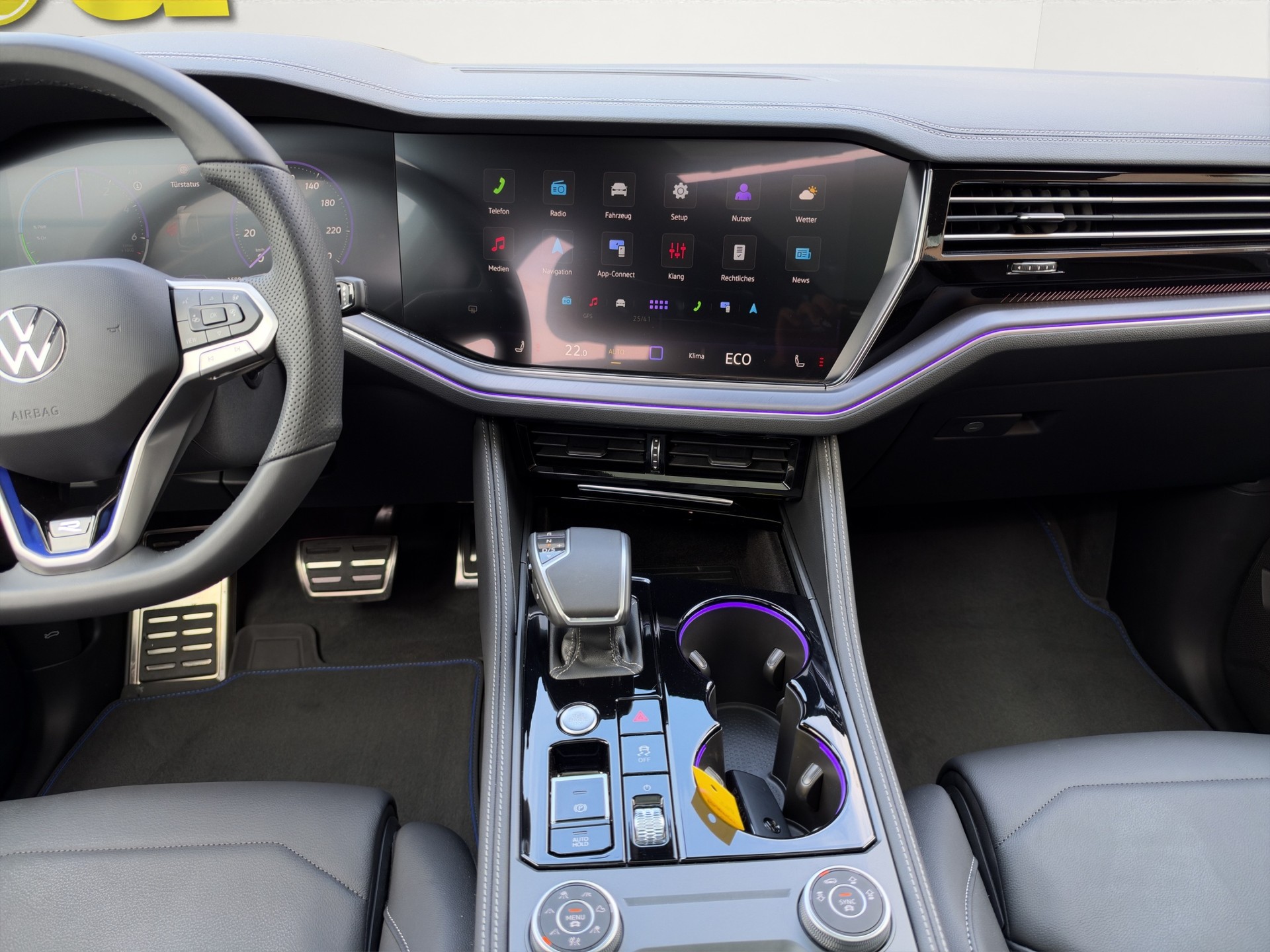 VW Touareg 3.0TSIe Hybrid R 4x4-image-22