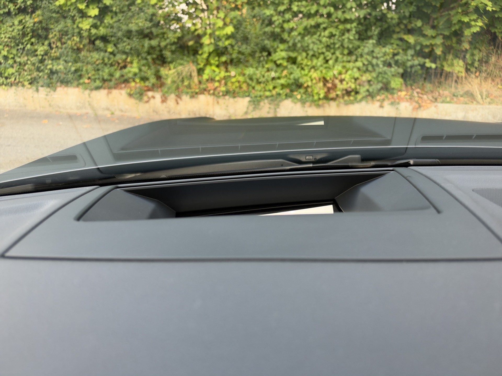 VW Touareg 3.0TSIe Hybrid R 4x4-image-16